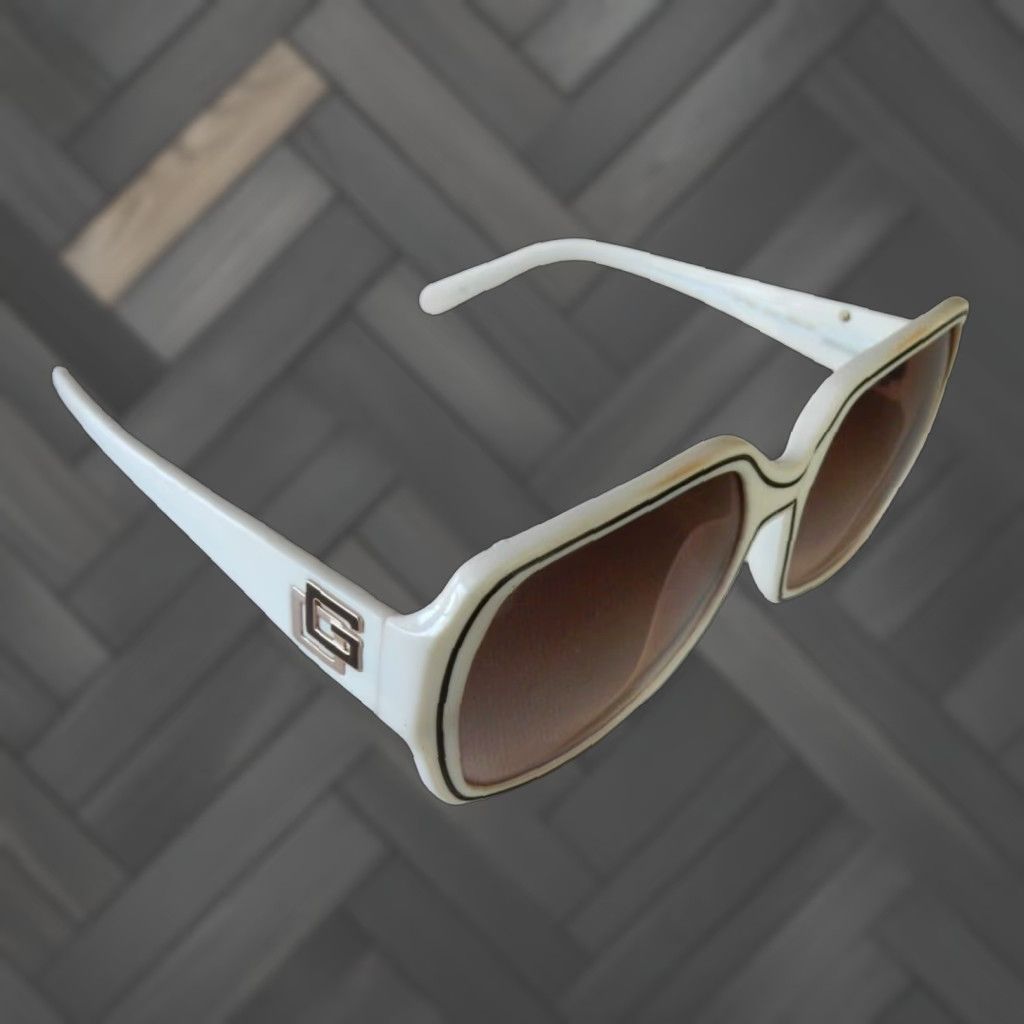 Guess VINTAGE GUESS Women's Sunglasses White 60mm 17mm 135mm Eyewear Accessories Size ONE SIZE - 1 Thumbnail