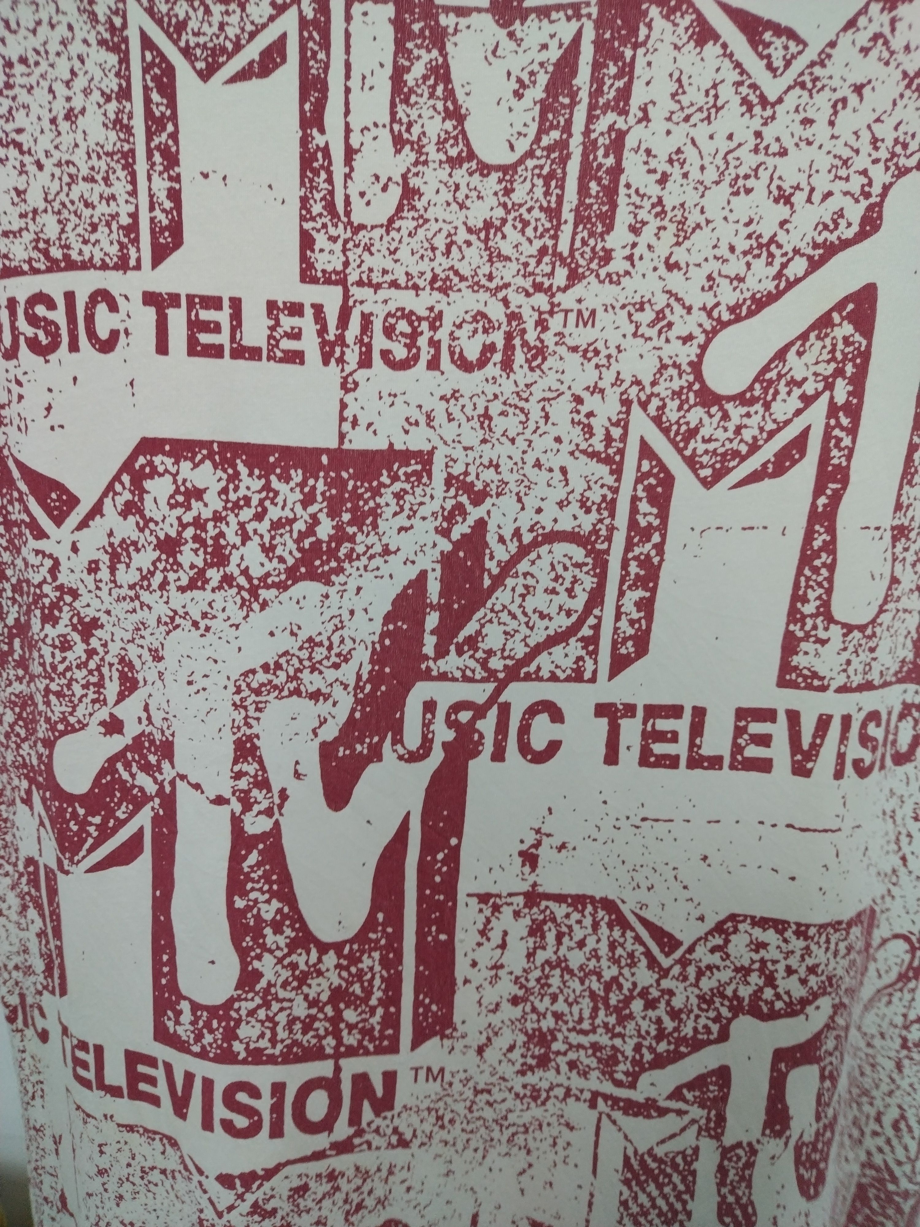 Art Comes First 🎉🌹 AWESOME Distressed MTV Music television Uniqlo T SHIRT Size US L / EU 52-54 / 3 - 3 Thumbnail
