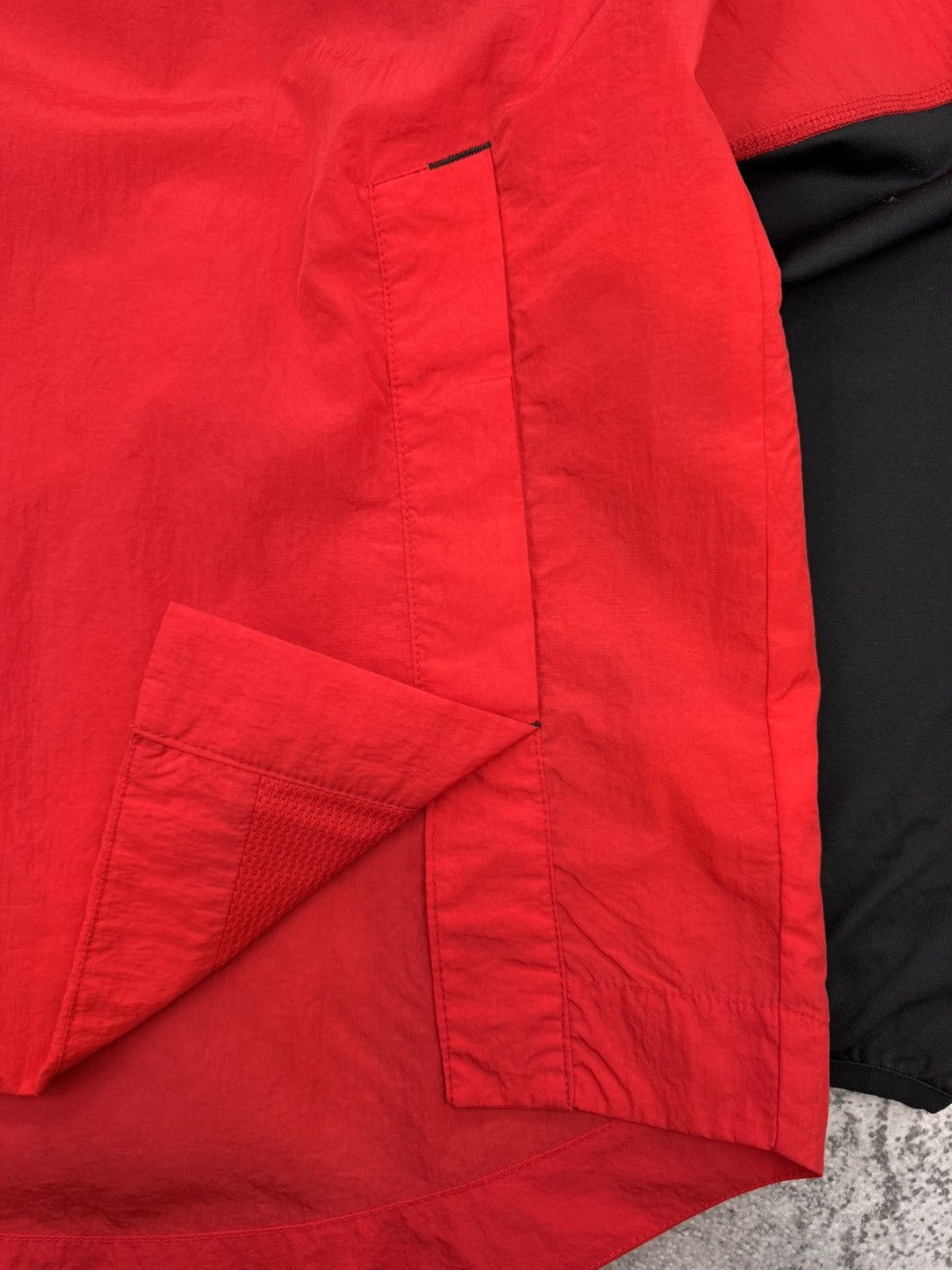 Nike Nike Men Nylon Hooded Windbreaker Red/Black Size L Size US L / EU 52-54 / 3 - 3 Thumbnail