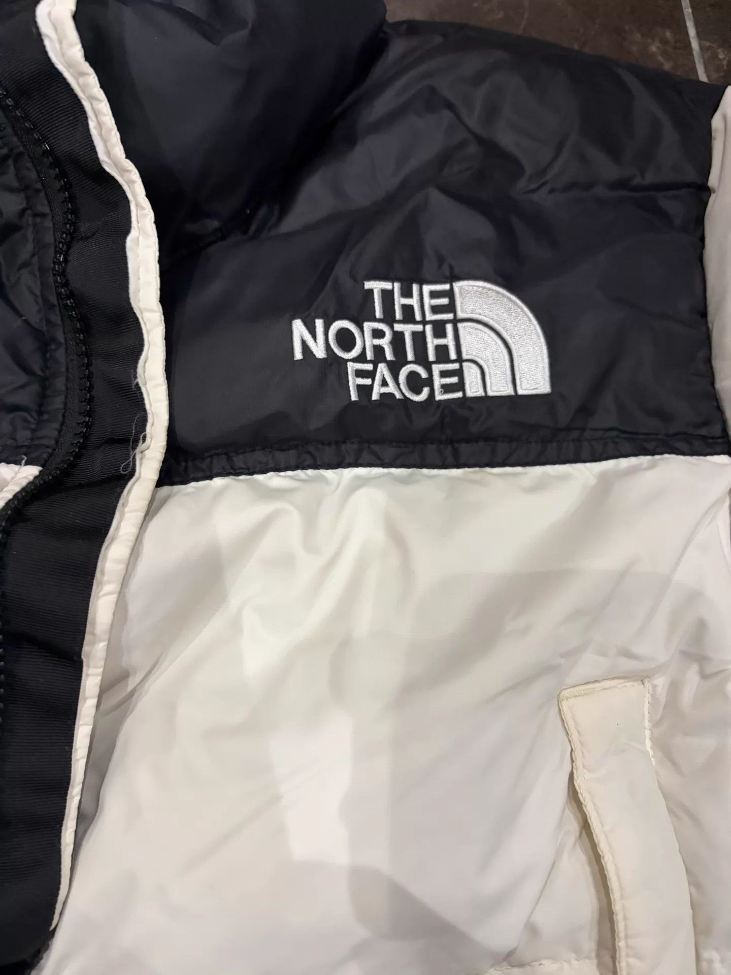 The North Face THE NORTH FACE Black-White Colorblock Short Down M 700 Size US M / EU 48-50 / 2 - 3 Thumbnail
