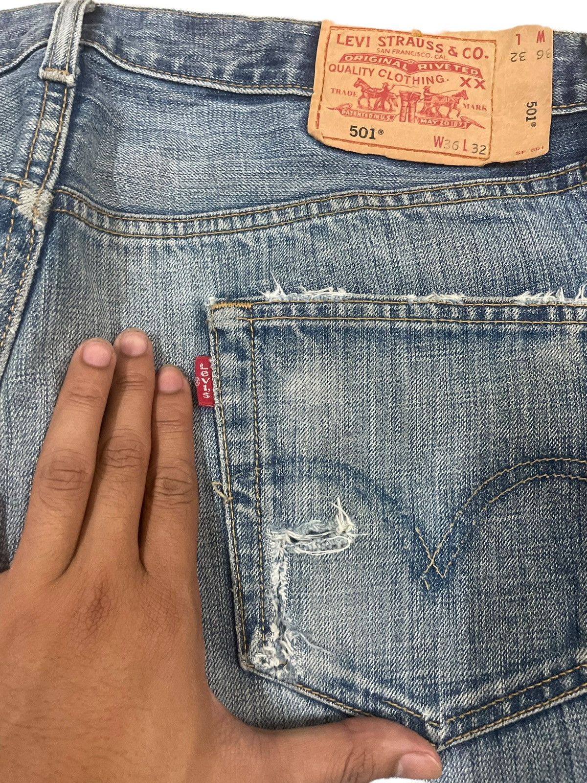 Levi's Vintage Clothing Vintage 90s Levi’s 501 Ripped Fade Wash Straight Loose Jeans Size US 36 / EU 52 - 10 Thumbnail
