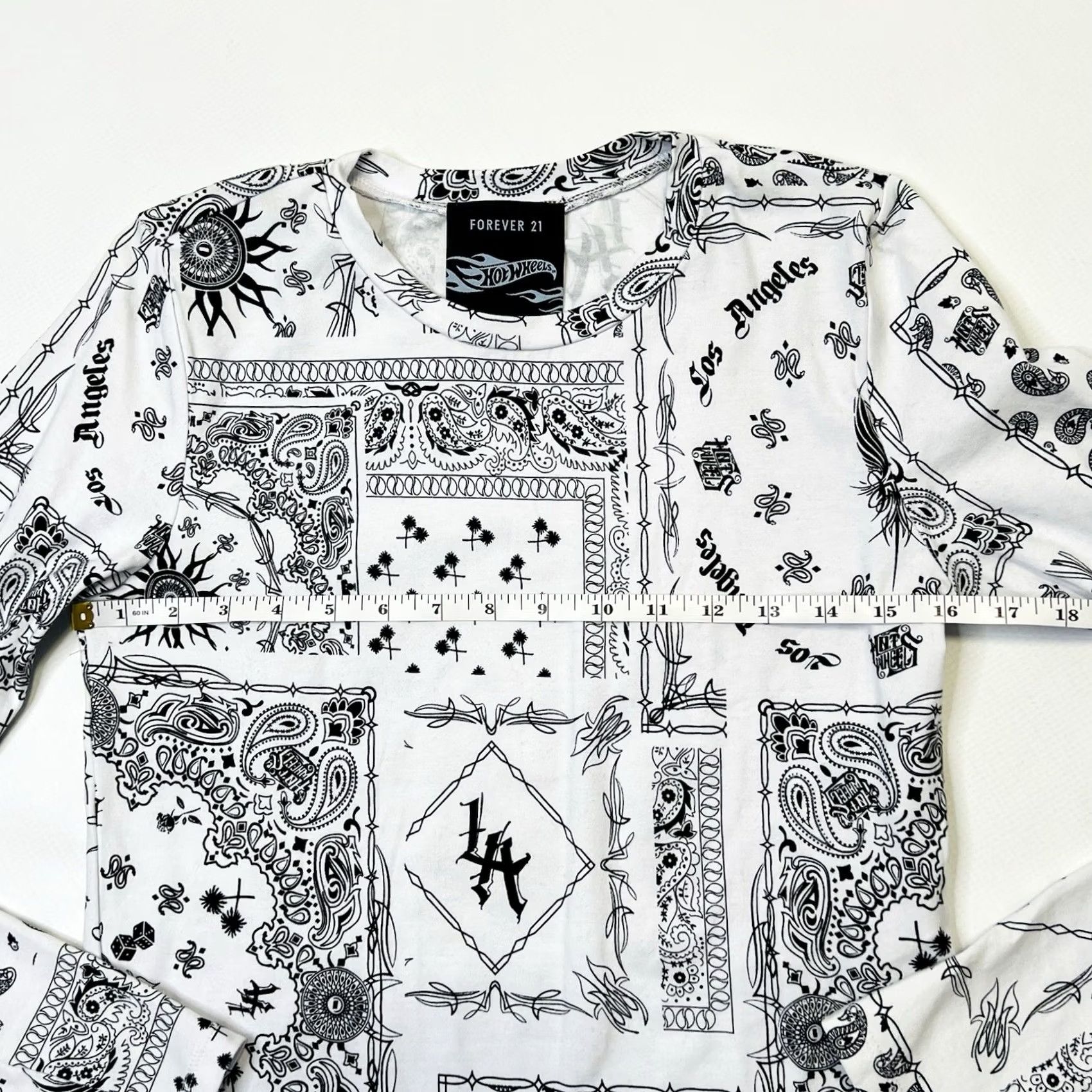 Forever 21 Forever 21 x Hot Wheels Bodysuit Womens Size L LA Paisley Black White Logo Clothing Shirt Bodysuit Car Motif Vintage No Gender Womens Size L / US 10 / IT 46 - 8 Thumbnail