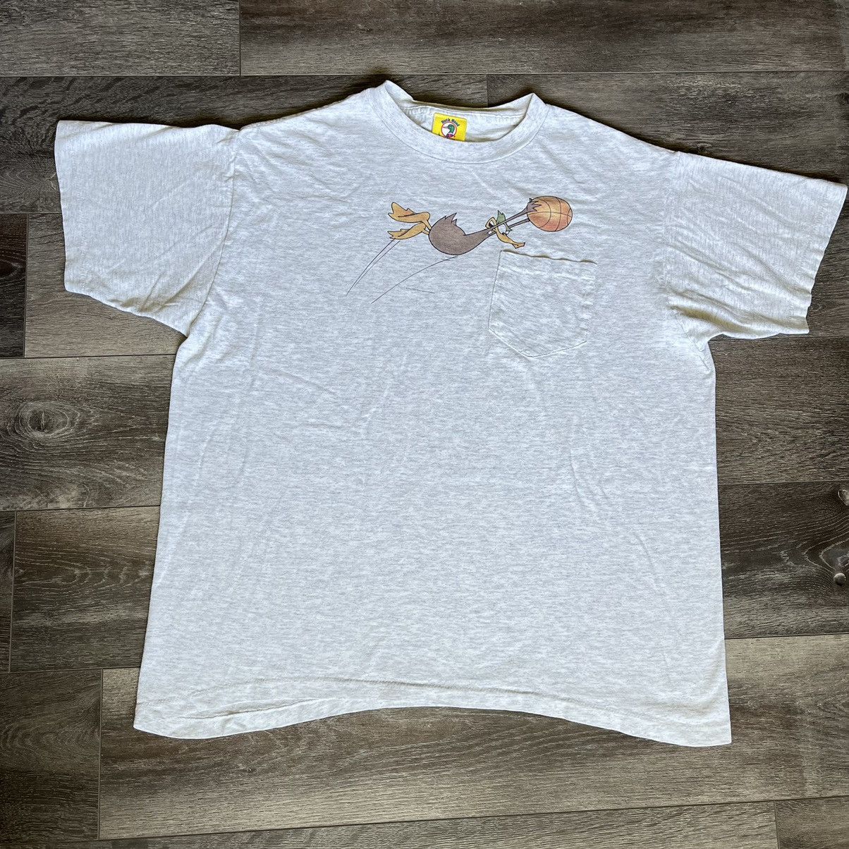 Duck Head Vintage 1993 Duck Head Basketball Dunking Pocket Graphic Tee Size US L / EU 52-54 / 3 - 2 Thumbnail