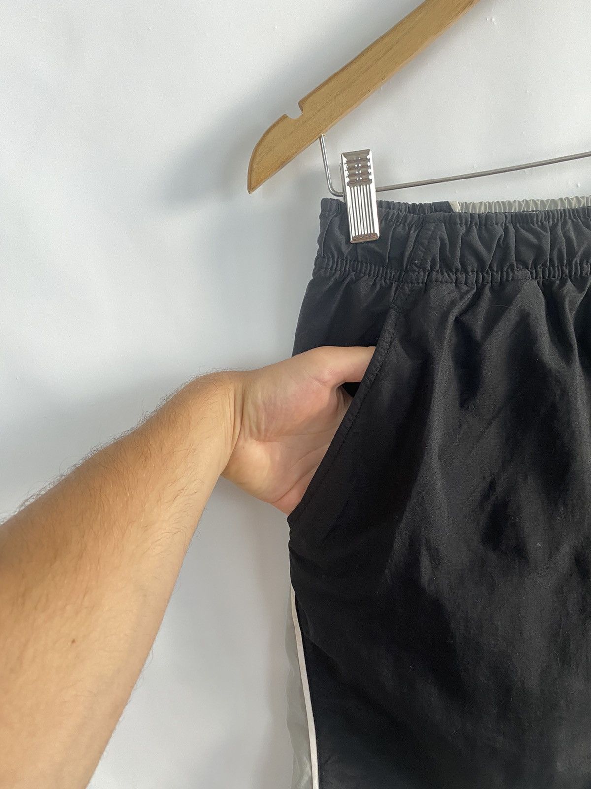 Nike 🇺🇸 Vintage 90s Nike Nylon shorts swoosh logo street wear dril Size US 32 / EU 48 - 4 Thumbnail