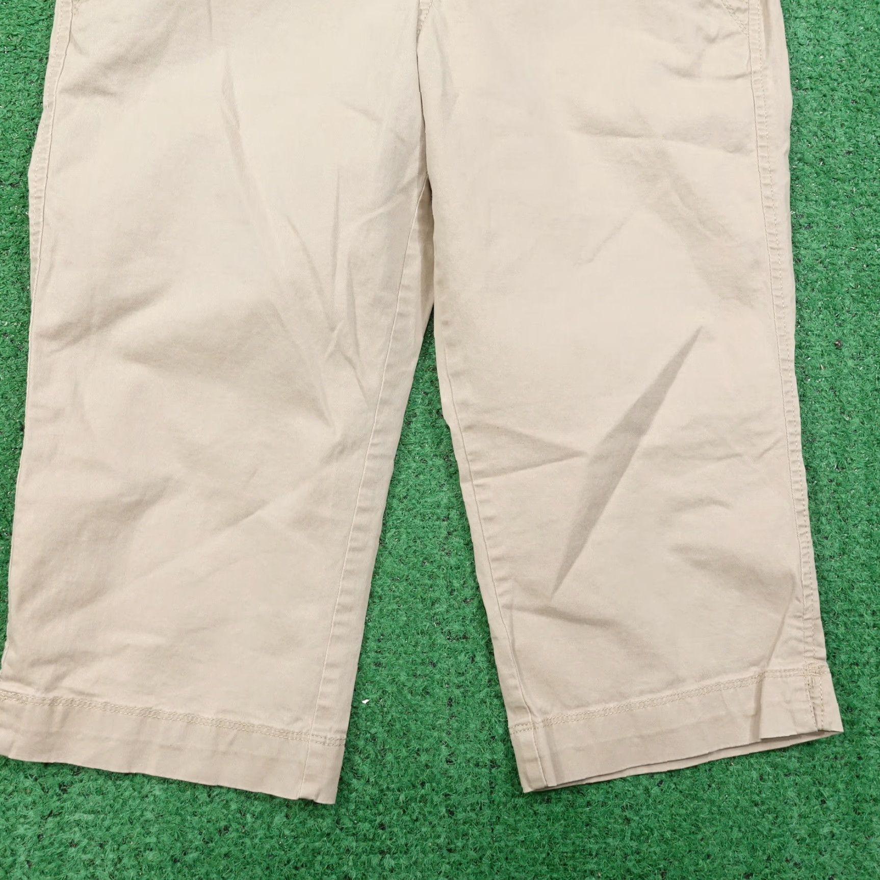 Old Navy Vintage Old Navy Women's Khaki Beig Short Shorts Size 4 Regular Flat Front Casual{" "} Size 27" / US 4 / IT 40 - 3 Thumbnail