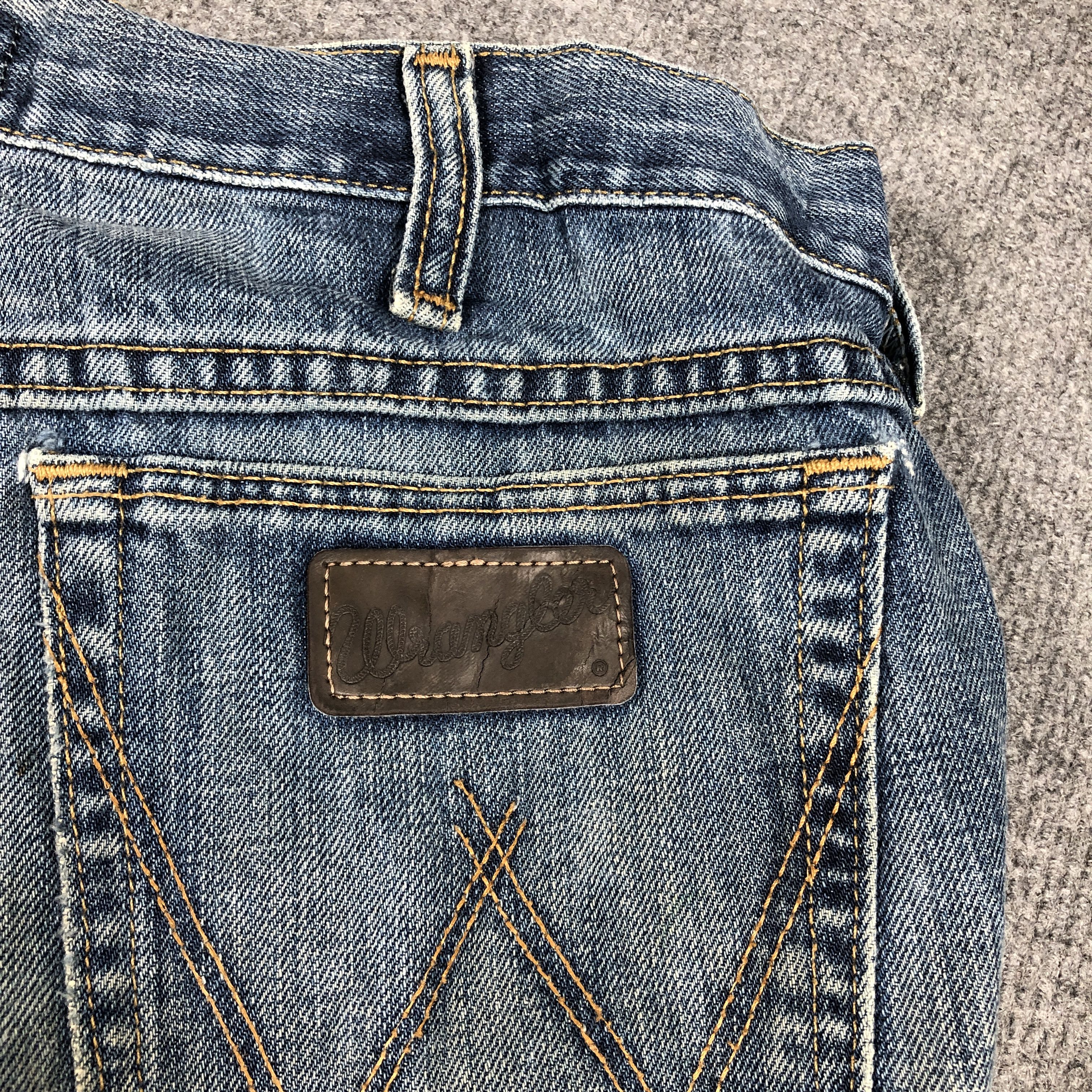 Vintage × Wrangler Vintage Wrangler Light Blue Wash Jeans L736 Size US 35 - 7 Thumbnail