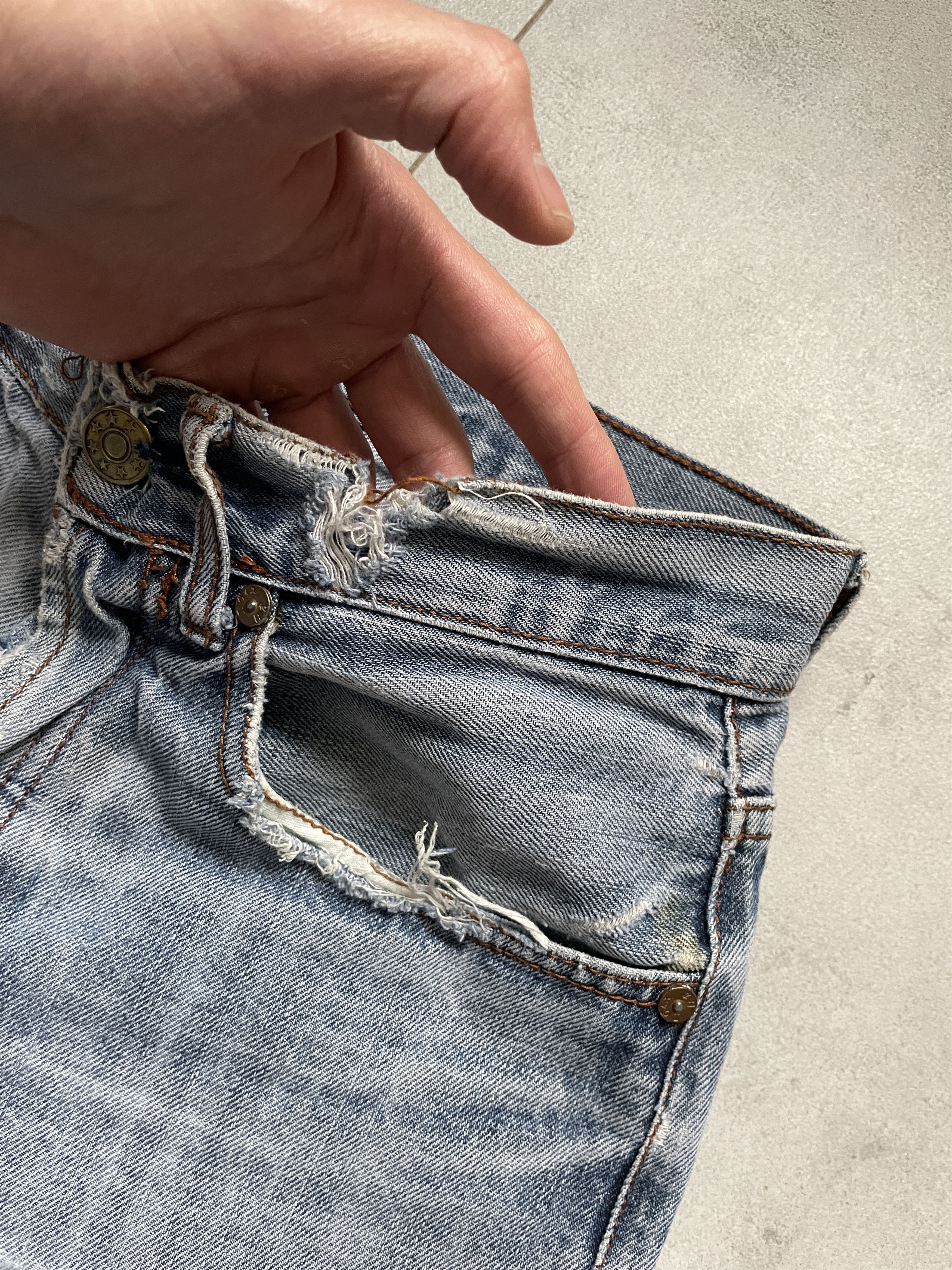 Evisu VINTAGE Y2K EVISU DISTRESSED LIGHT BLUE DENIM GOLD LOGO Size US 30 / EU 46 - 9 Thumbnail