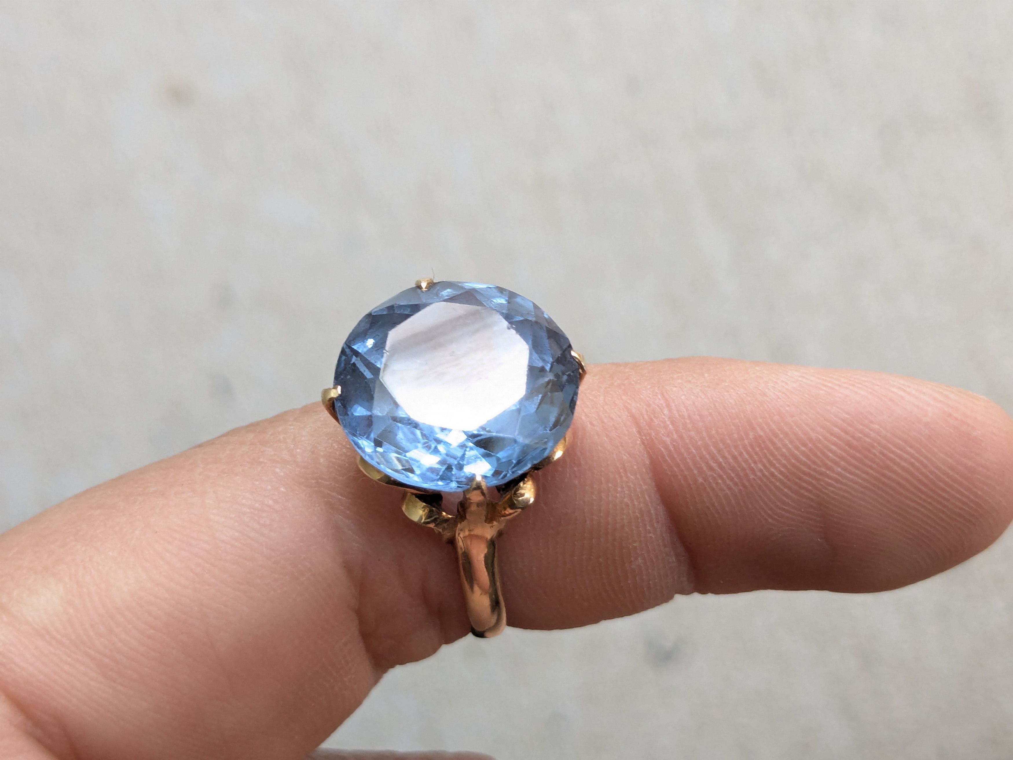 Vintage 14k Gold Ring Blue Topaz 7.25 Round Cocktail Size ONE SIZE - 11 Thumbnail