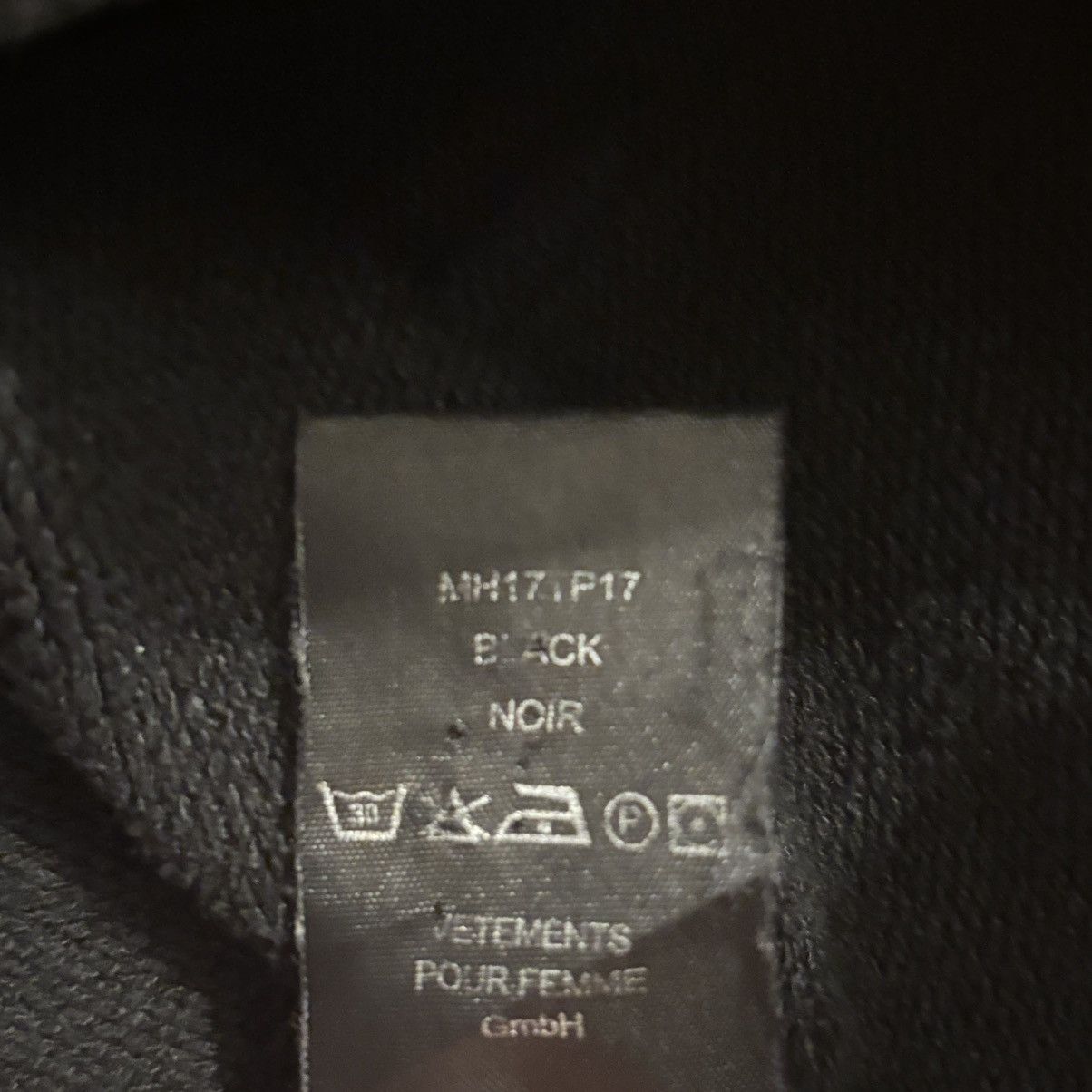 Vetements Vetements AW17 “Total Fucking Darkness” Hoodie Size US XS / EU 42 / 0 - 8 Thumbnail