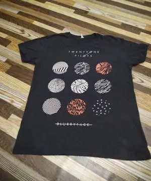 Band Tees Vintage 2015 Twenty One Pilots Blurryface Album Tee Size US M / EU 48-50 / 2 - 1 Thumbnail