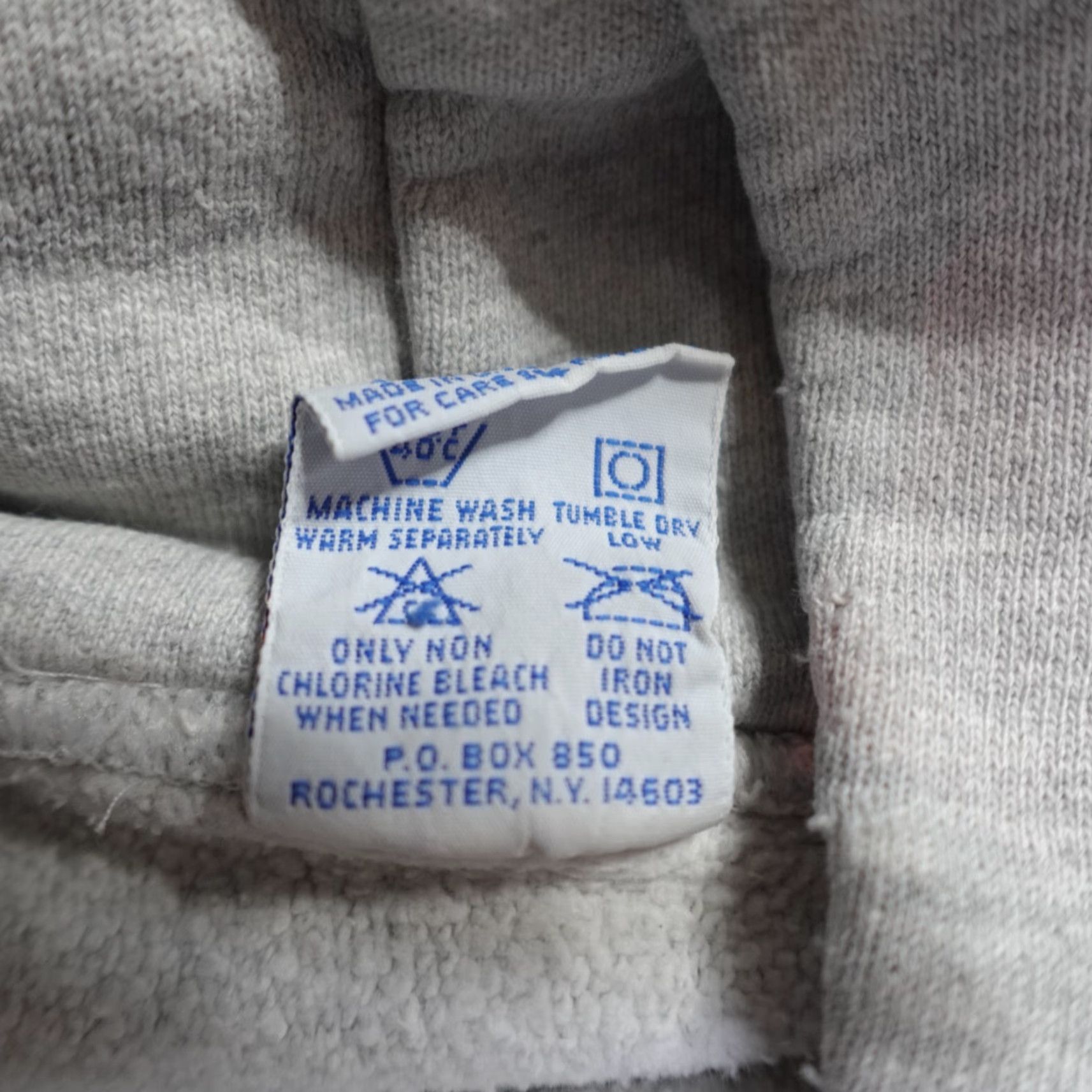 Vintage VINTAGE Champion Sweater Hoodie M Men Gray Reverse Weave USA Blank Pullover Size US M / EU 48-50 / 2 - 5 Thumbnail
