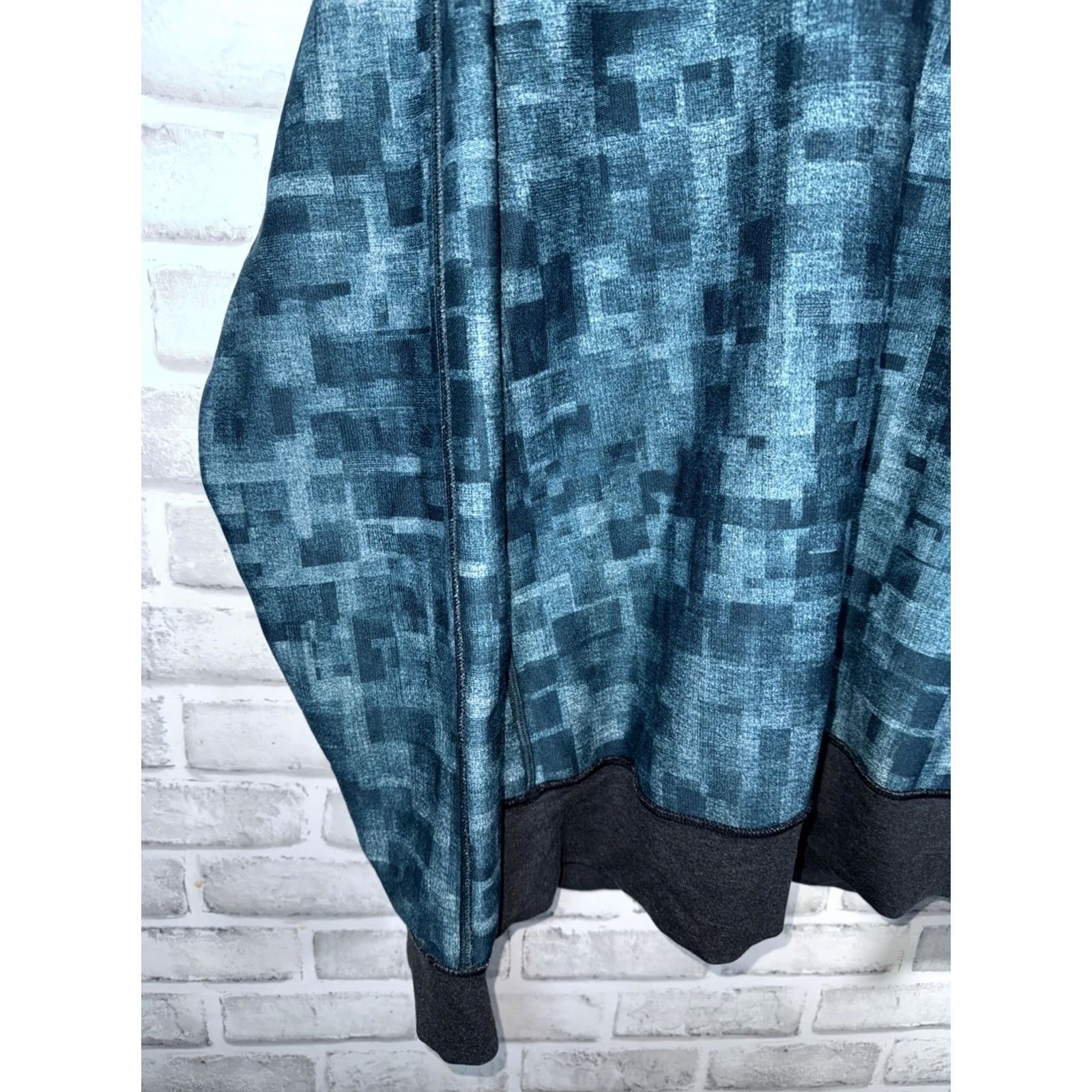 Lululemon Lululemon Hoodie Reversible Gray & Teal Mens L Pullover Size US L / EU 52-54 / 3 - 4 Thumbnail