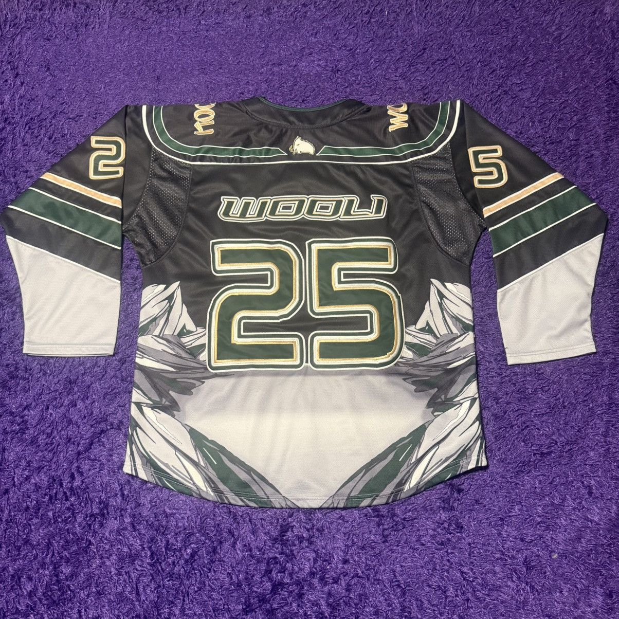 Other WOOLI RED ROCKS HOCKEY JERSEY Size US XL / EU 56 / 4 - 2 Thumbnail