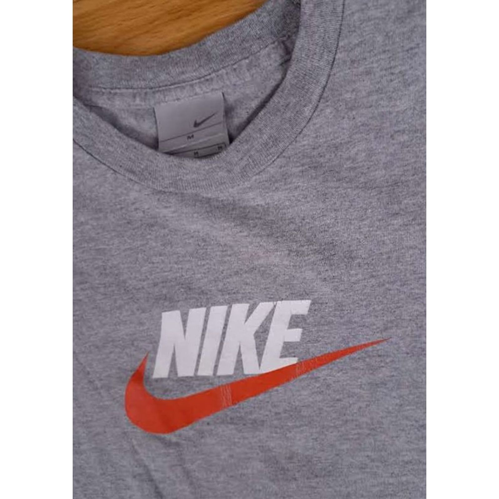 Nike Nike T-Shirt Men Medium 90s Grey Cotton Short Sleeve Center Red Swoosh Logo Shirt Size US M / EU 48-50 / 2 - 2 Thumbnail