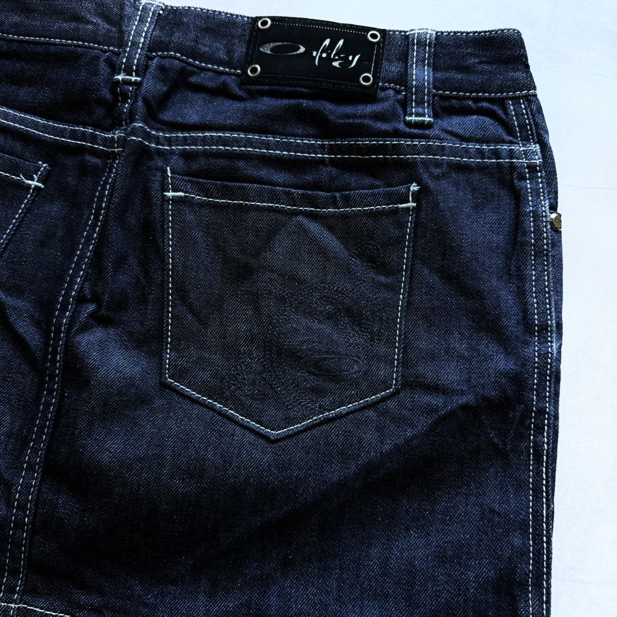 Oakley Vintage Oakley Embroidered Logo Y2K Mini Skirt Size 28" / US 6 / IT 42 - 3 Thumbnail