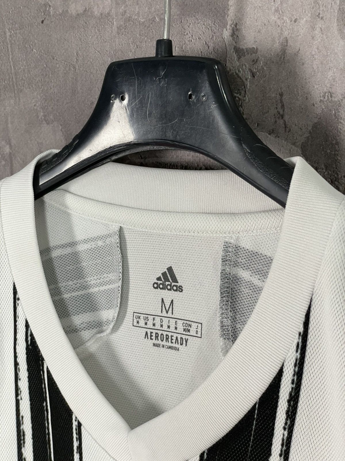 Adidas Juventus 2017 Adidas Home Soccer Football Jersey Size US M / EU 48-50 / 2 - 8 Thumbnail