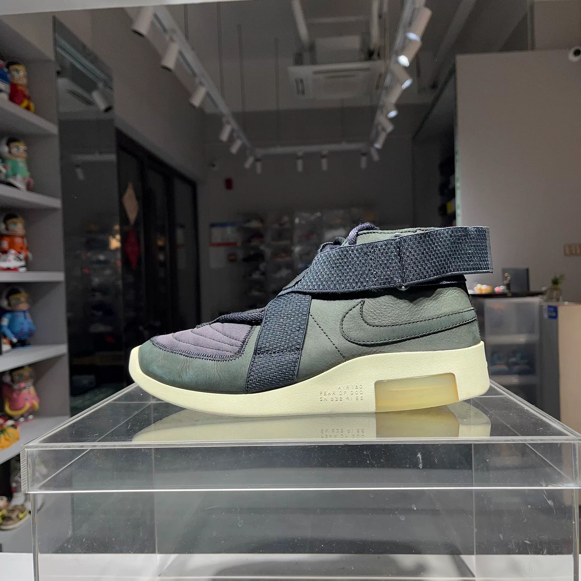 Fear of God Fear of God Retro Black Lowtop Sneakers 8 Men Size US 8 / EU 41 - 1 Thumbnail