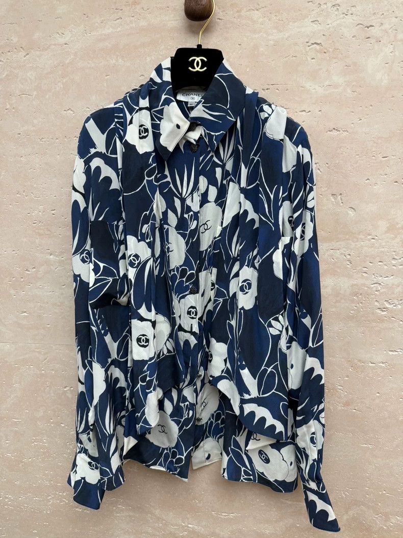 Chanel Chanel 22b blue camellia tie bow mulberry silk long-sleeve Size XS / US 0-2 / IT 36-38 - 1 Thumbnail