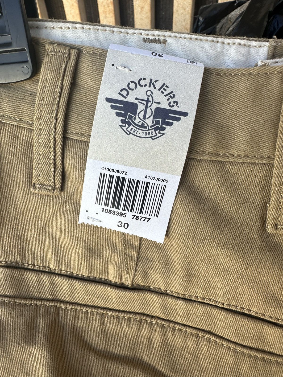 Dockers New Dockers Men's 30 Solid Khaki Cotton Cargo Shorts Size US 30 / EU 46 - 4 Thumbnail