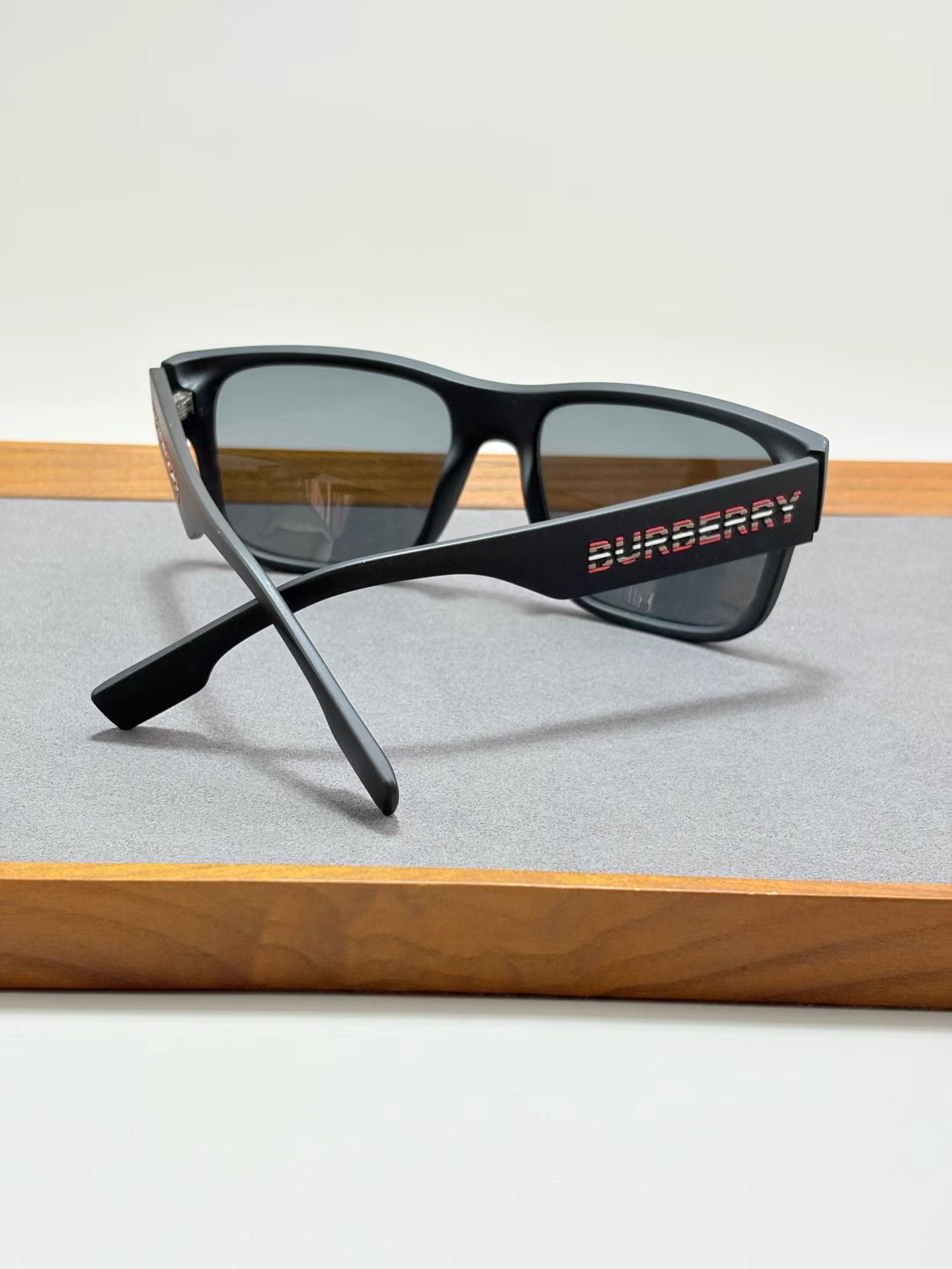 Burberry BURBERRY Letter Logo Sunglasses K1 Size ONE SIZE - 4 Thumbnail