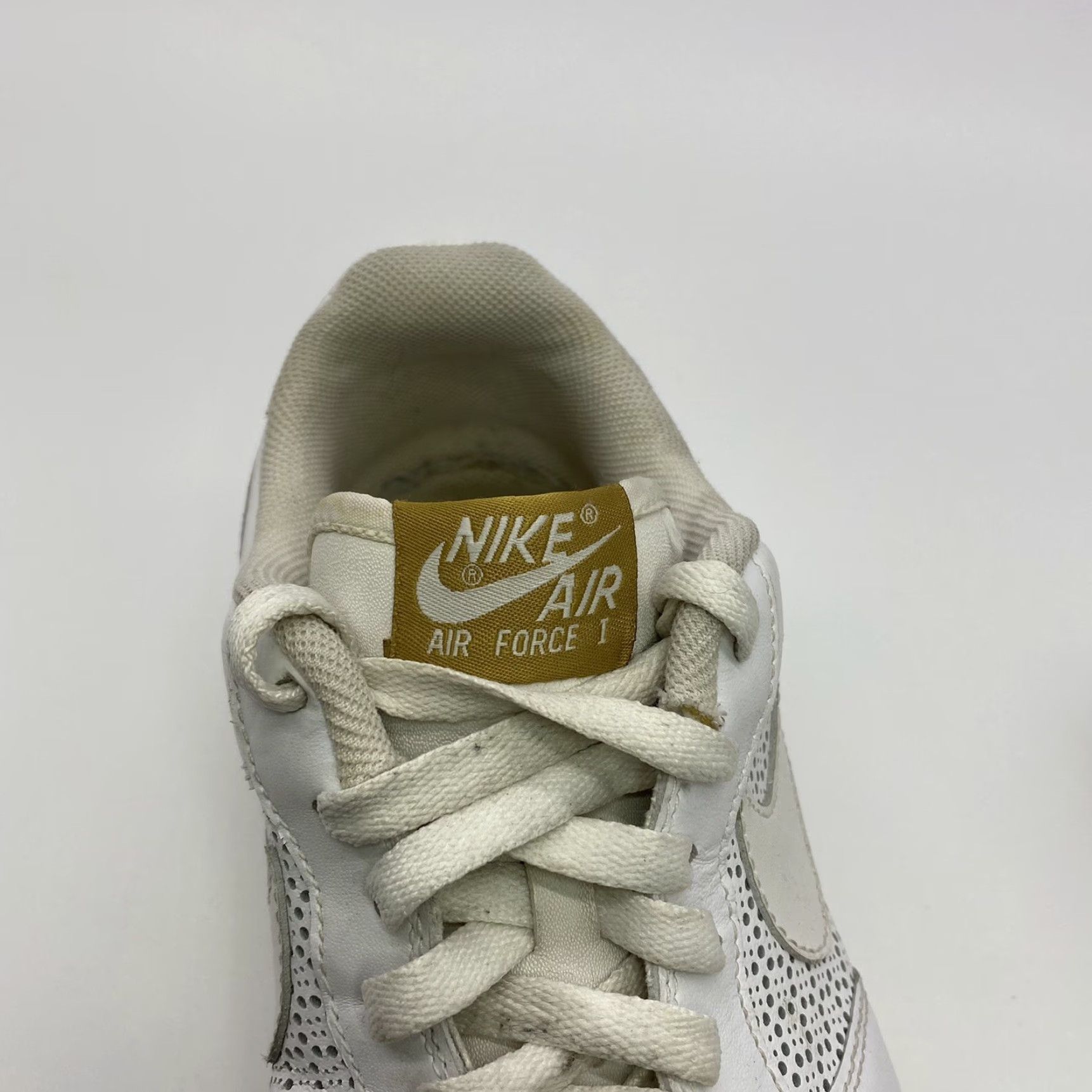 Nike VINTAGE Nike Air Force 1 '07 MENS Sneaker Low Top White Gum Distressed 315122-992 Size 11 Size US 10 / EU 43 - 6 Thumbnail