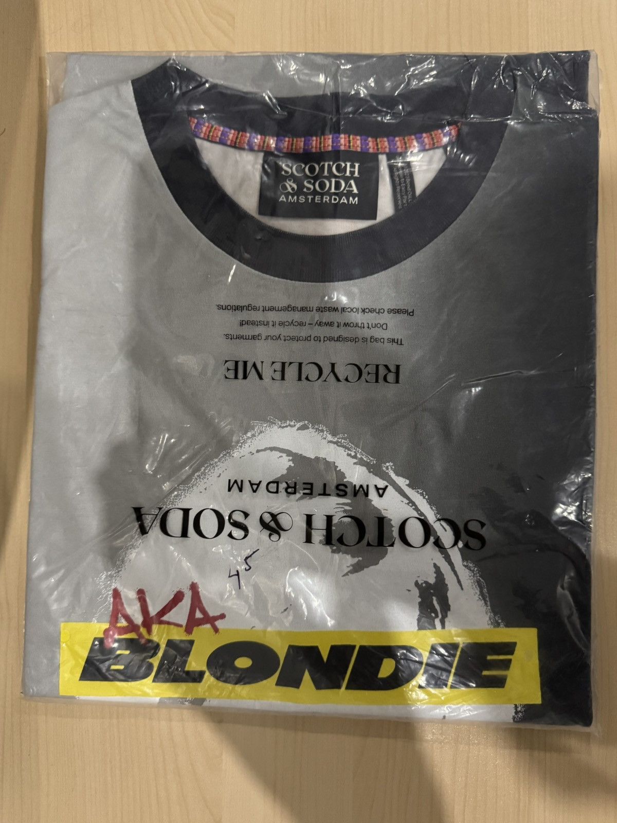 Scotch & Soda Blondie collection drop shoulder Size US M / EU 48-50 / 2 - 4 Thumbnail