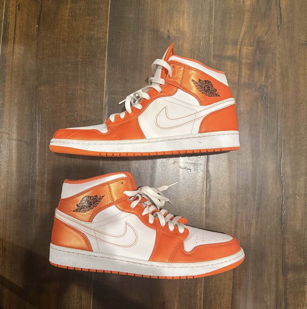 Jordan Brand Air Jordan 1 Mid SE ‘Electro Orange' Size US 12 / EU 45 - 2 Thumbnail