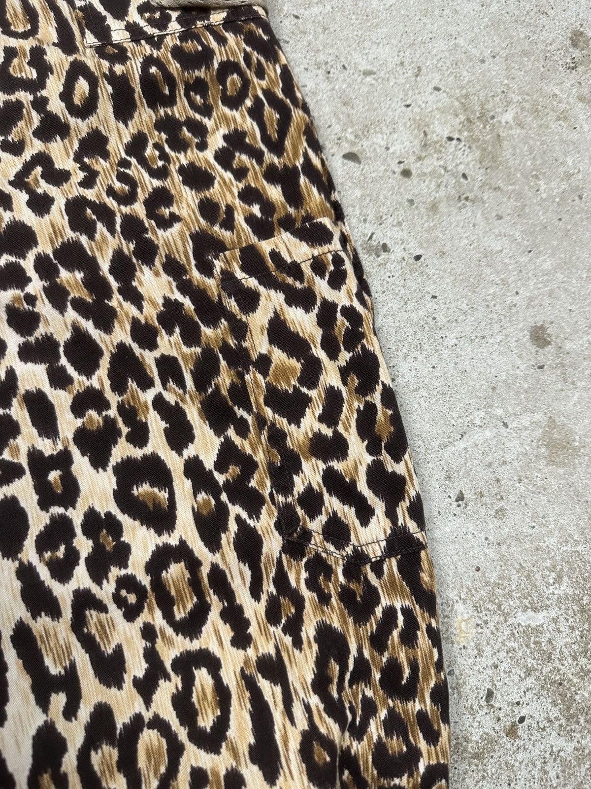 Dolce & Gabbana 2000s Dolce & Gabbana Leopard Print Baggy Cargo Pants Size 32" / US 10 / IT 46 - 17 Thumbnail