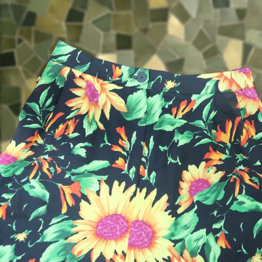 Sunflower VINTAGE 90s Black and Yellow Sunflower Floral High Rise Bermuda Shorts S Women BMI? Size 28" / US 6 / IT 42 - 1 Thumbnail