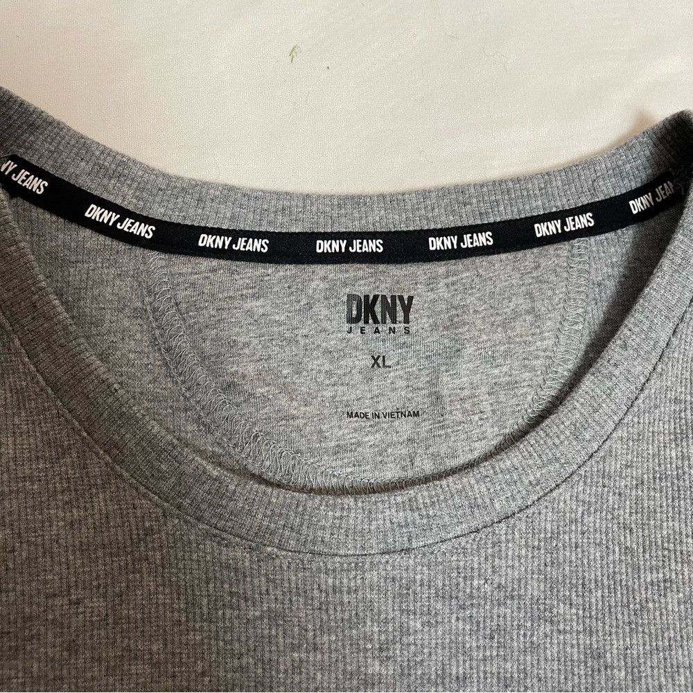 DKNY NWT New $69 DKNY Jeans Cutout Grey Top Size XL Size XL / US 12-14 / IT 48-50 - 6 Thumbnail