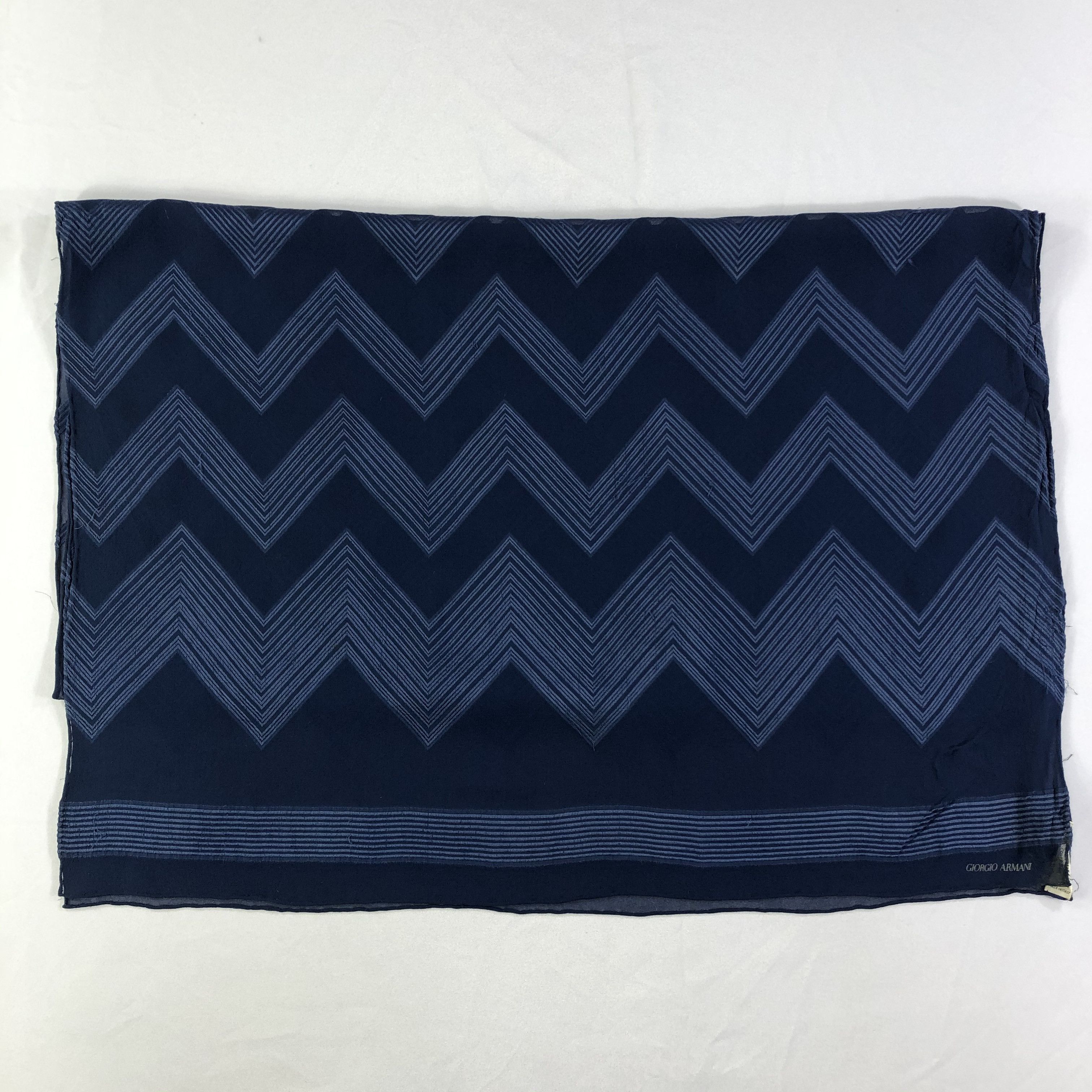 Giorgio Armani × Vintage Vintage Giorgio Armani Silk Scarf Size ONE SIZE - 3 Thumbnail