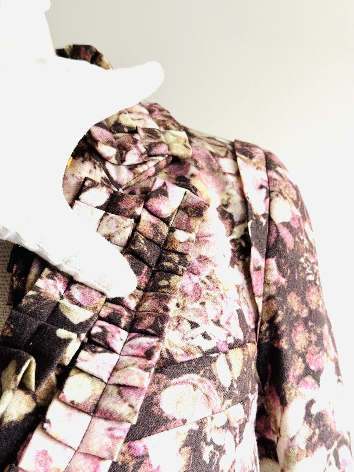 Ann Demeulemeester Fall 2008 Ann Demeulemeester Floral blazer w/ ruffle detail Size XS / US 0-2 / IT 36-38 - 6 Thumbnail