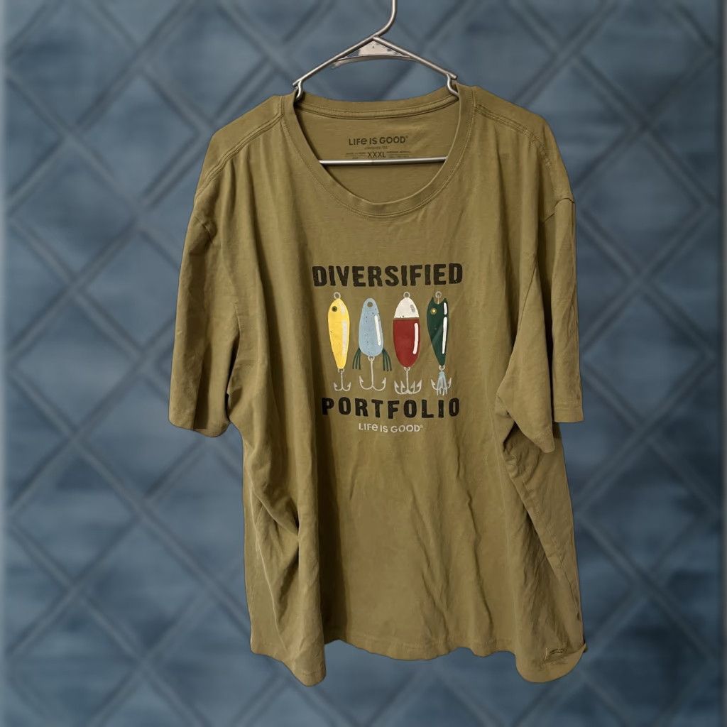 Life is Good LIFE IS GOOD Men T-Shirt Brown 3XL Crusher Diversified Portfolio Fishing Lures Tee Size US XXL / EU 58 / 5 - 1 Thumbnail