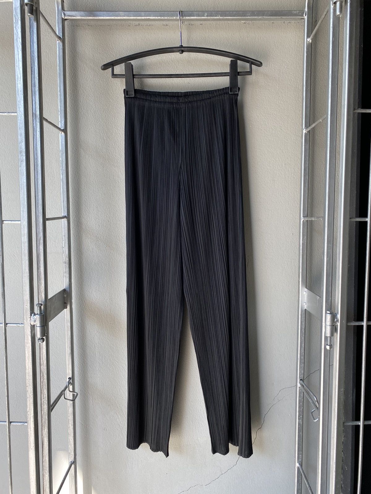 Pleats Please Issey Miyake Pleats Please Black Pleated Pants. Size 26" / US 2 / IT 38 - 1 Thumbnail