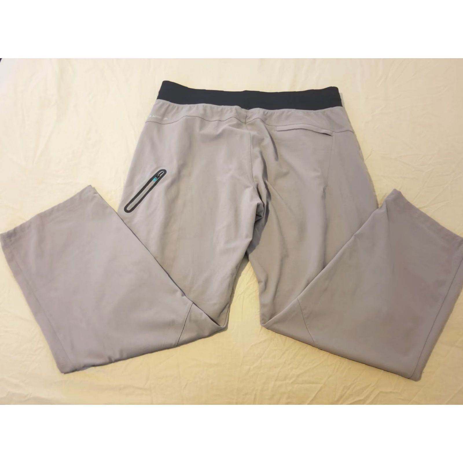 Under Armour Under Armour Pants 2XL Gray Athletic Gym Workout Sweatpants with Pockets Mens Tapered Fit Size US 39 - 2 Thumbnail
