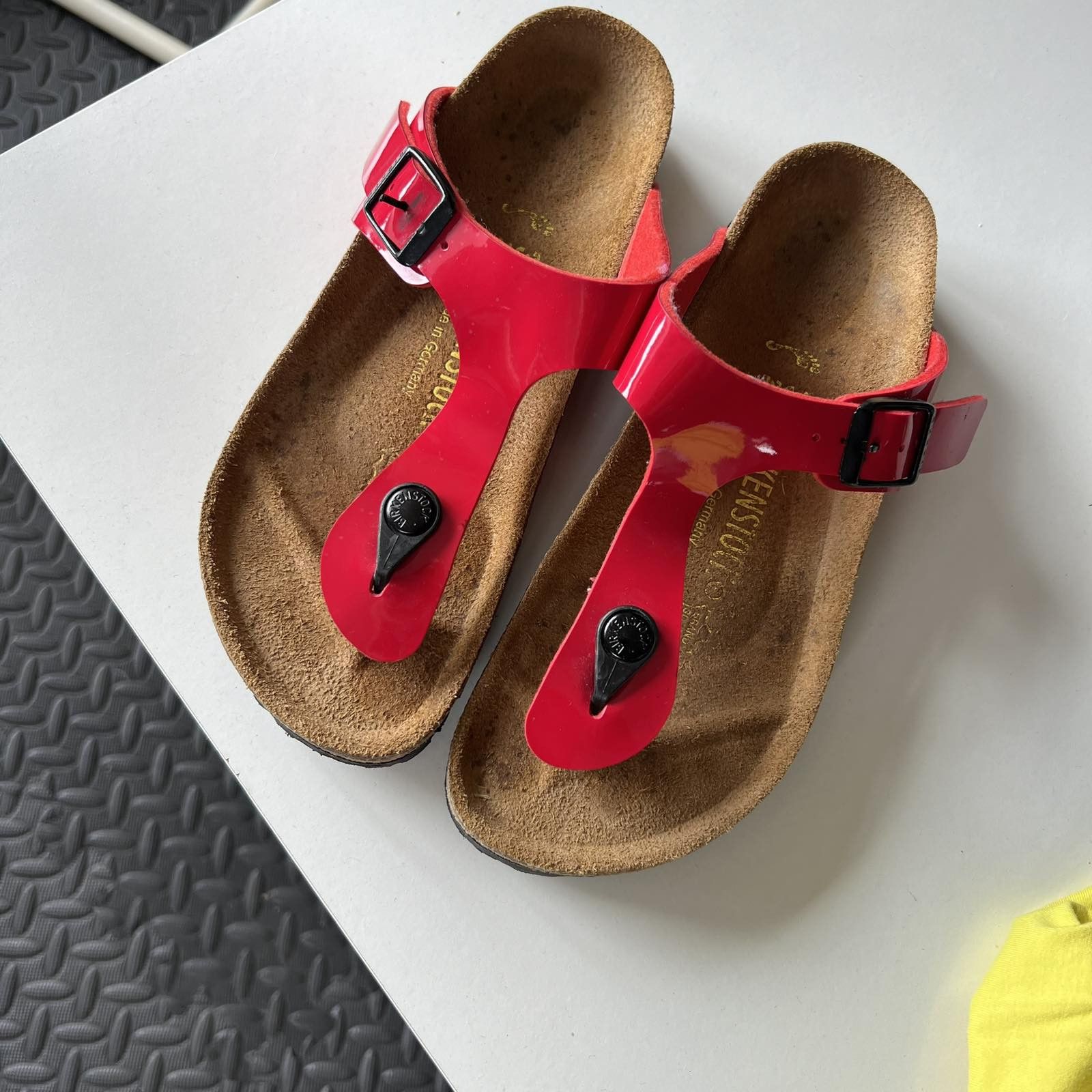 Birkenstock Birkenstock Women Gizeh Old Red Patent Flip Flops Sz 35 Size US 5 / IT 35 - 1 Thumbnail