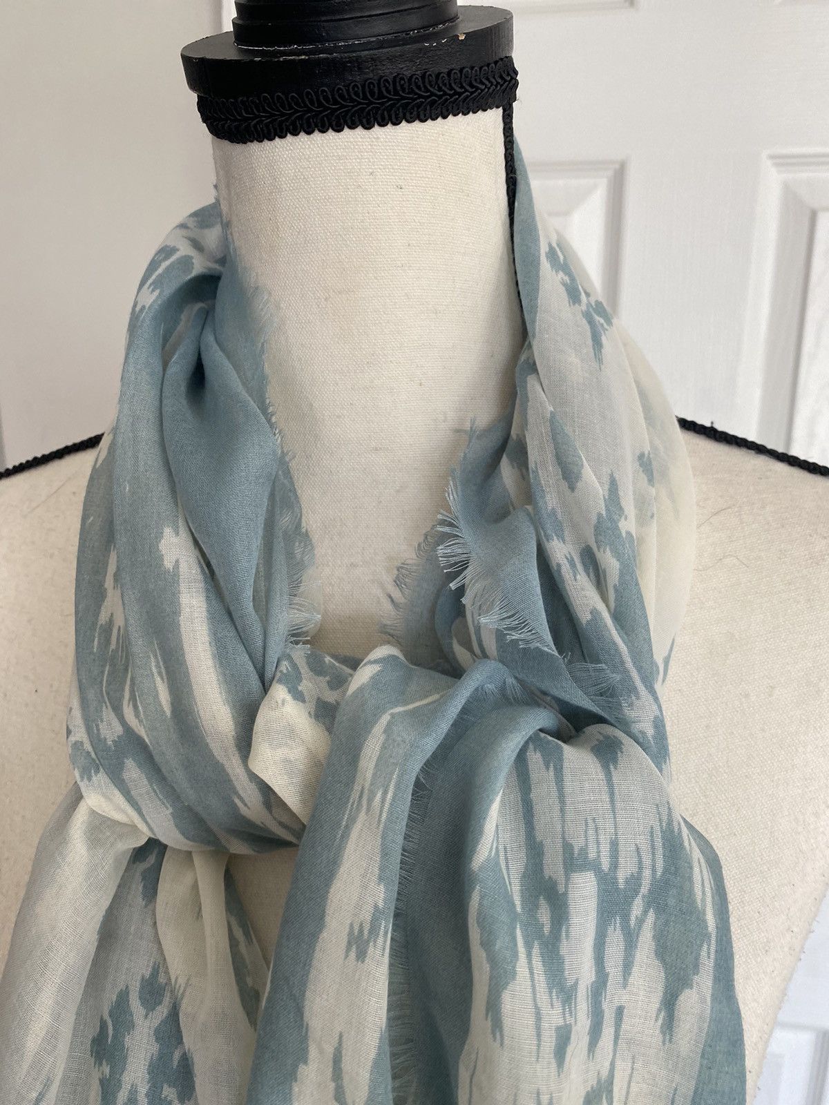 H&M H&M VERSATILE PRINTED SCARF WITH FRAYED ENDS Size ONE SIZE - 11 Thumbnail