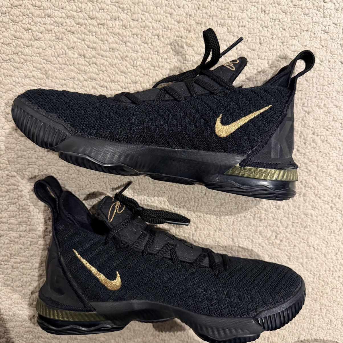 Nike Nike LeBron 16 I’m king black and gold size 7Y/W 8.5 Size US 7 / EU 40 - 1 Thumbnail