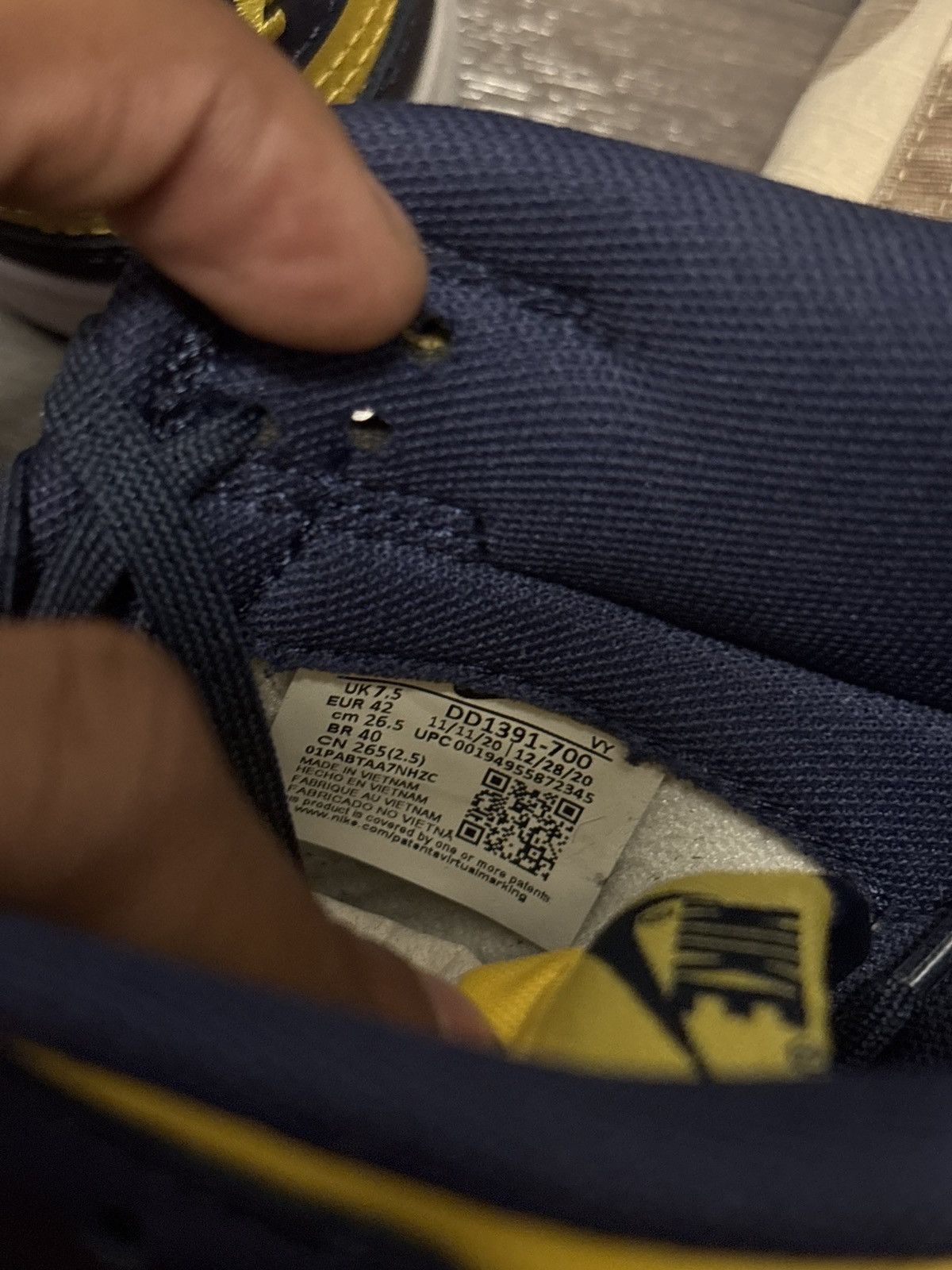 Nike Michigan Dunk Lows Size US 8.5 / EU 41-42 - 6 Thumbnail