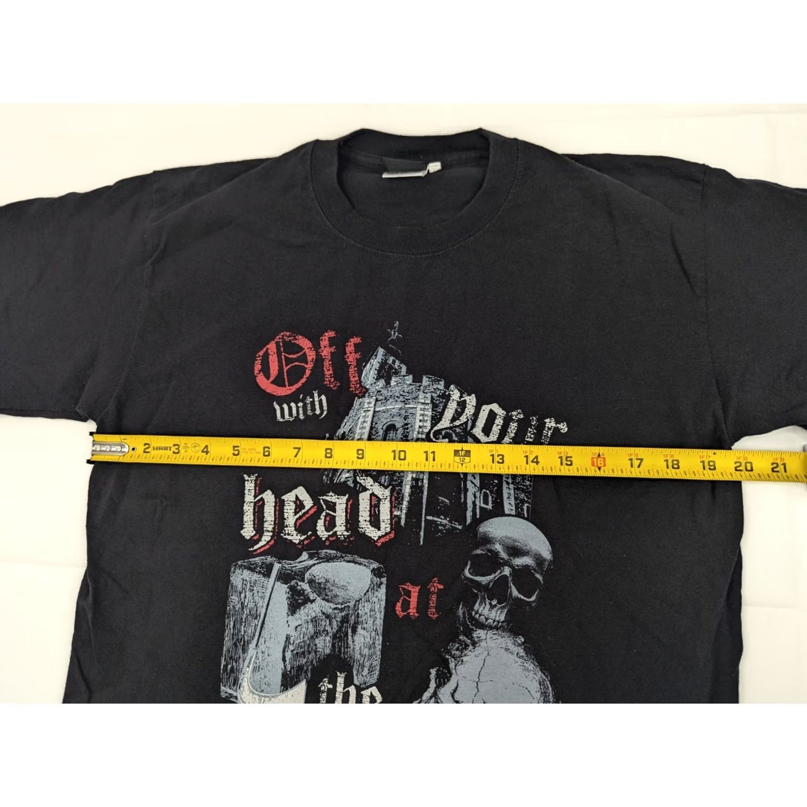 Palace Black Shirt Men L Black Red Skulls Historic Royal Palaces Tower Of London Graphic Crew Neck Short Sleeve T-Shirt 90s London Off With The Head Mens Size US L / EU 52-54 / 3 - 3 Thumbnail