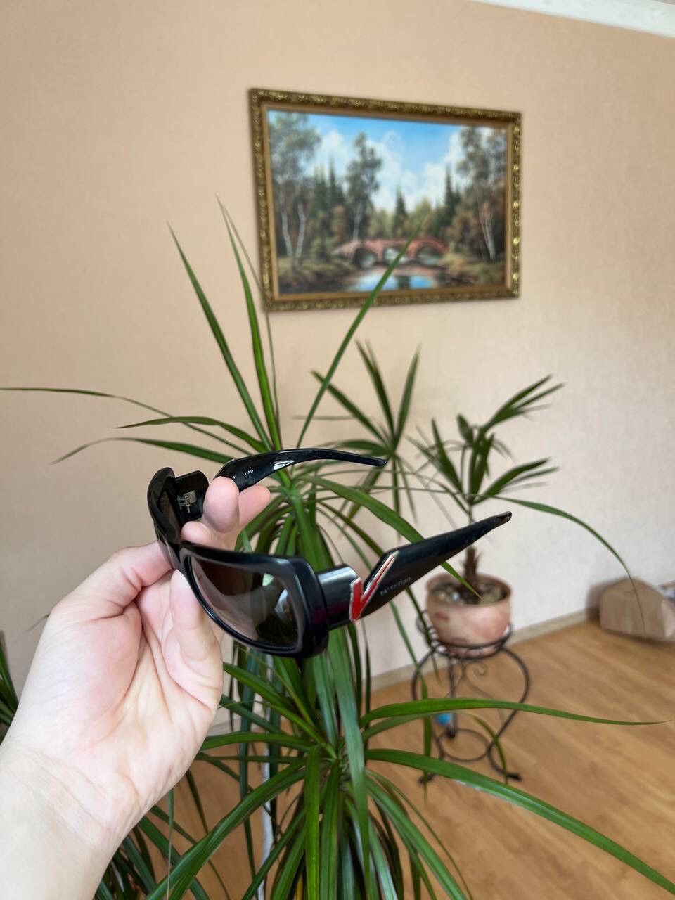 Valentino Black/Red V Logo Sunglasses 00s