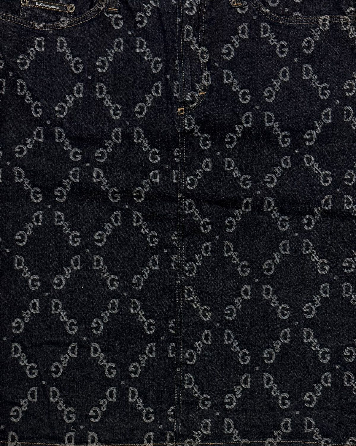 Dolce & Gabbana D&G Fall Winter 2002 All-Over Logo Stretch Denim Midi Skirt Size 32" / US 10 / IT 46 - 3 Thumbnail