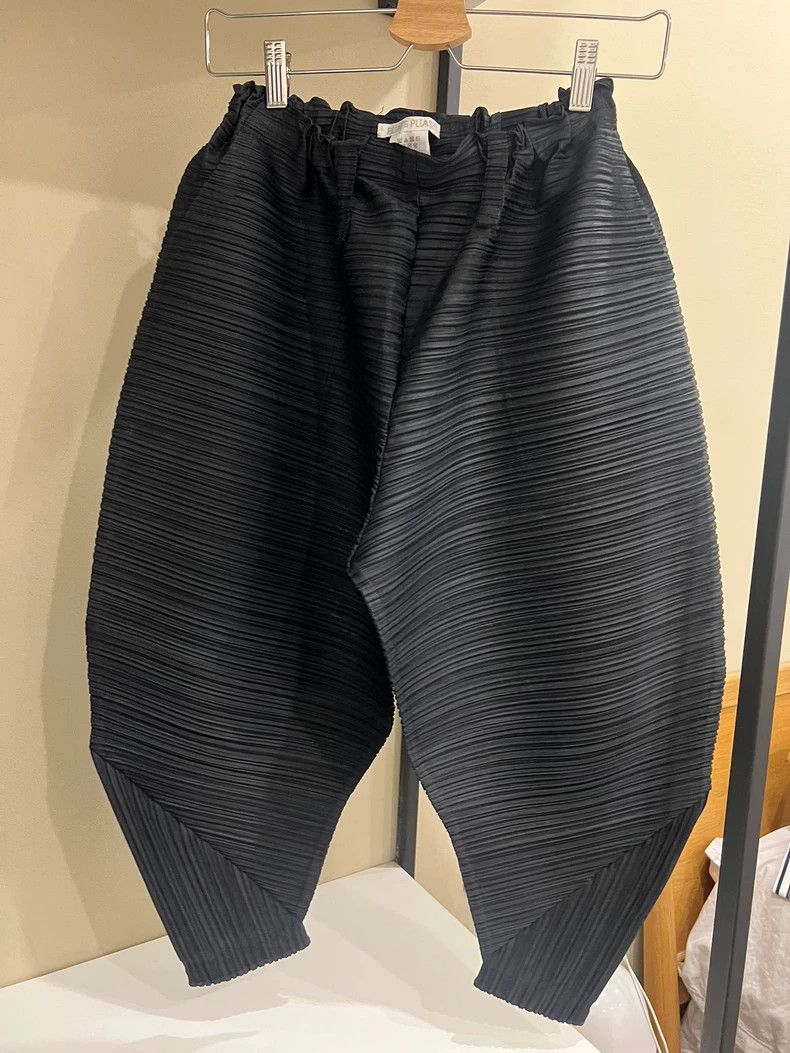 Issey Miyake issey miyake Black pleated pants Size 42" / US 20 - 2 Thumbnail