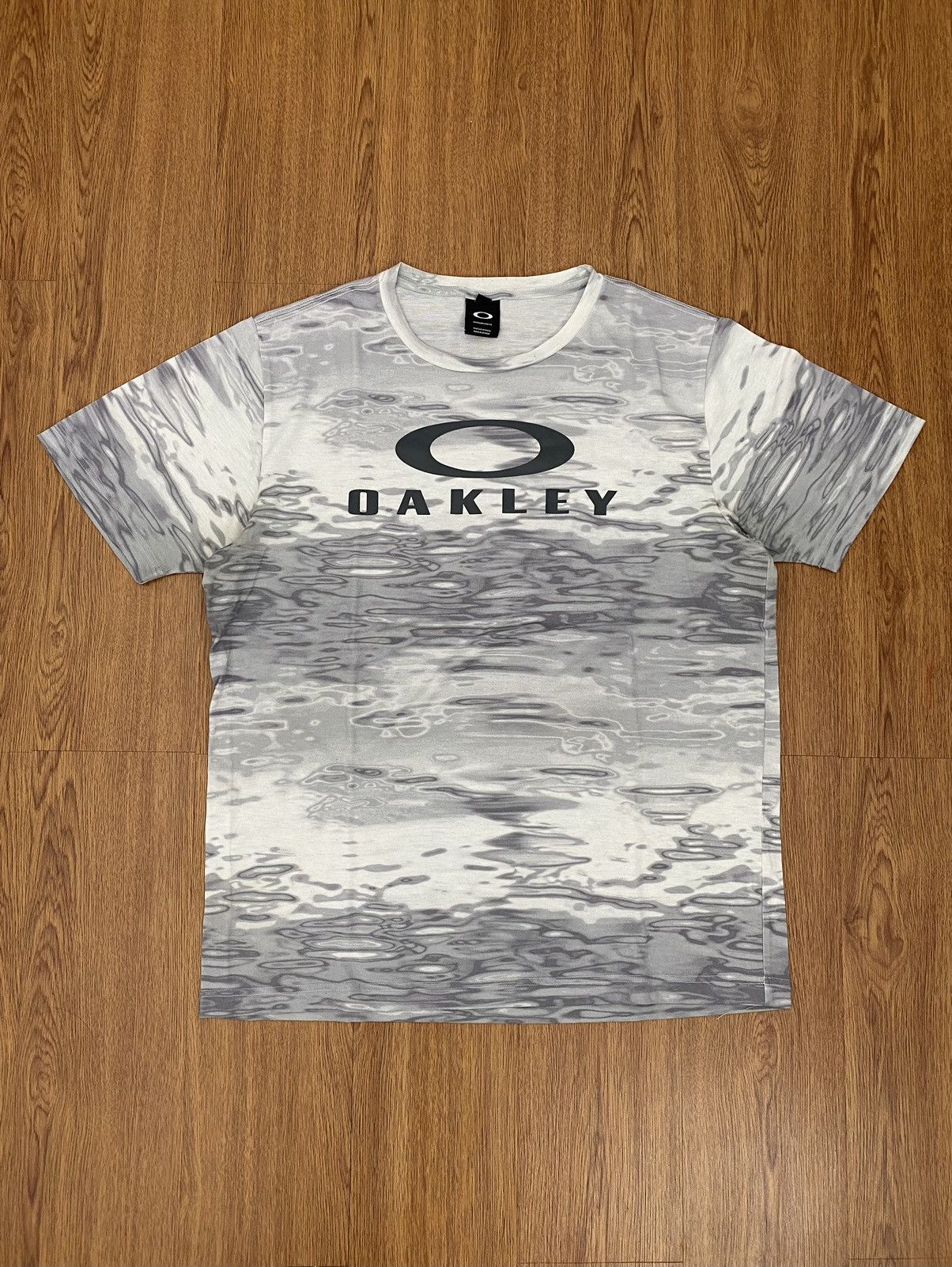 Oakley Oakley water pool Logo t-shirt Size US L / EU 52-54 / 3 - 1 Thumbnail