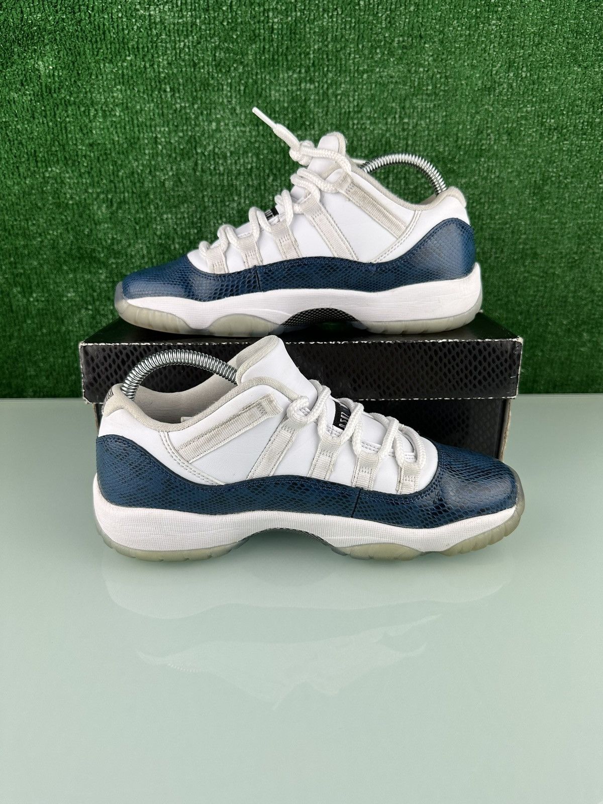 Jordan Brand Jordan 11 Retro 2019 Low Navy Snakeskin Size 6.5Y Size US 6.5 / EU 39-40 - 3 Thumbnail