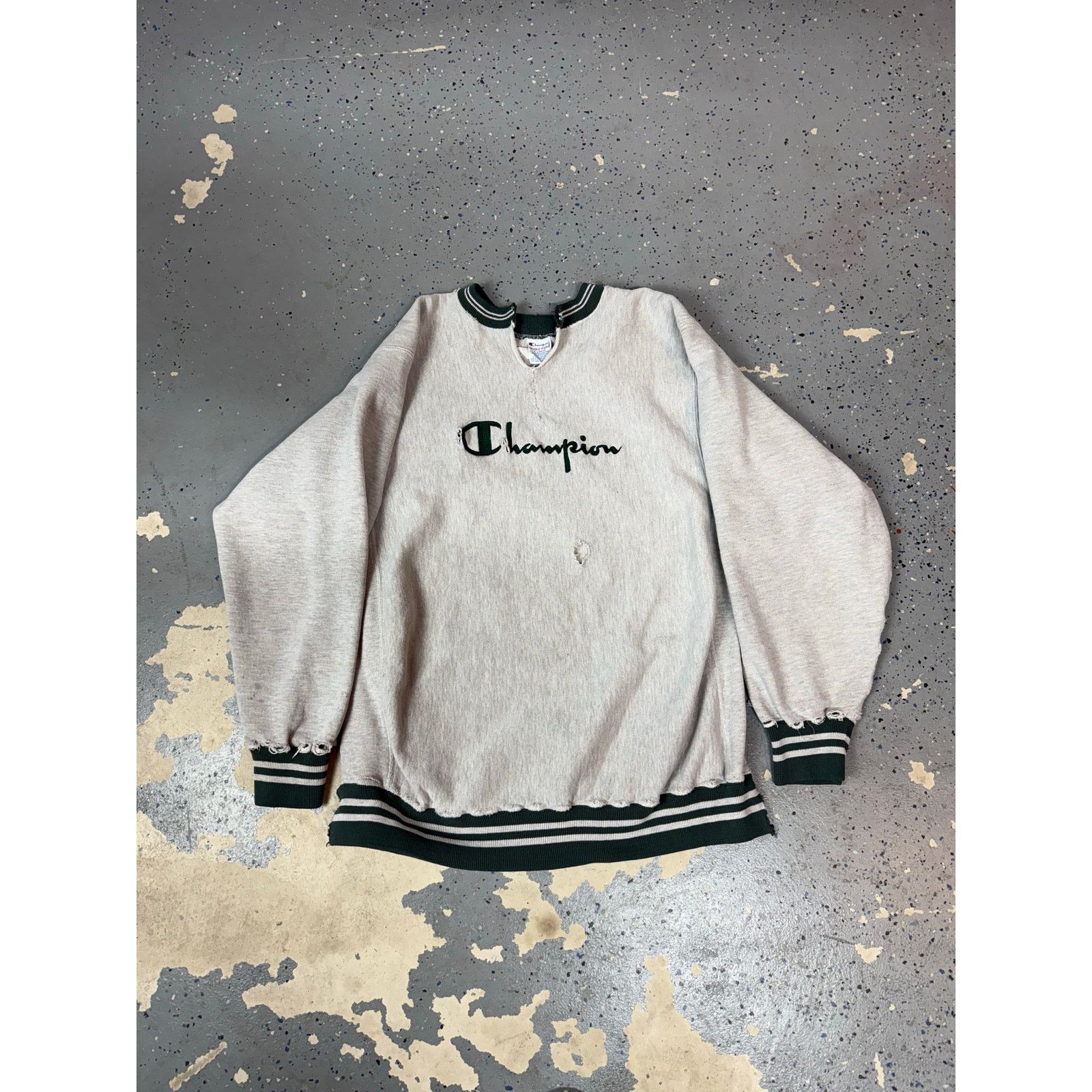 Champion distressed 90s champion reverse weave sweatshirt Size US XL / EU 56 / 4 - 3 Thumbnail