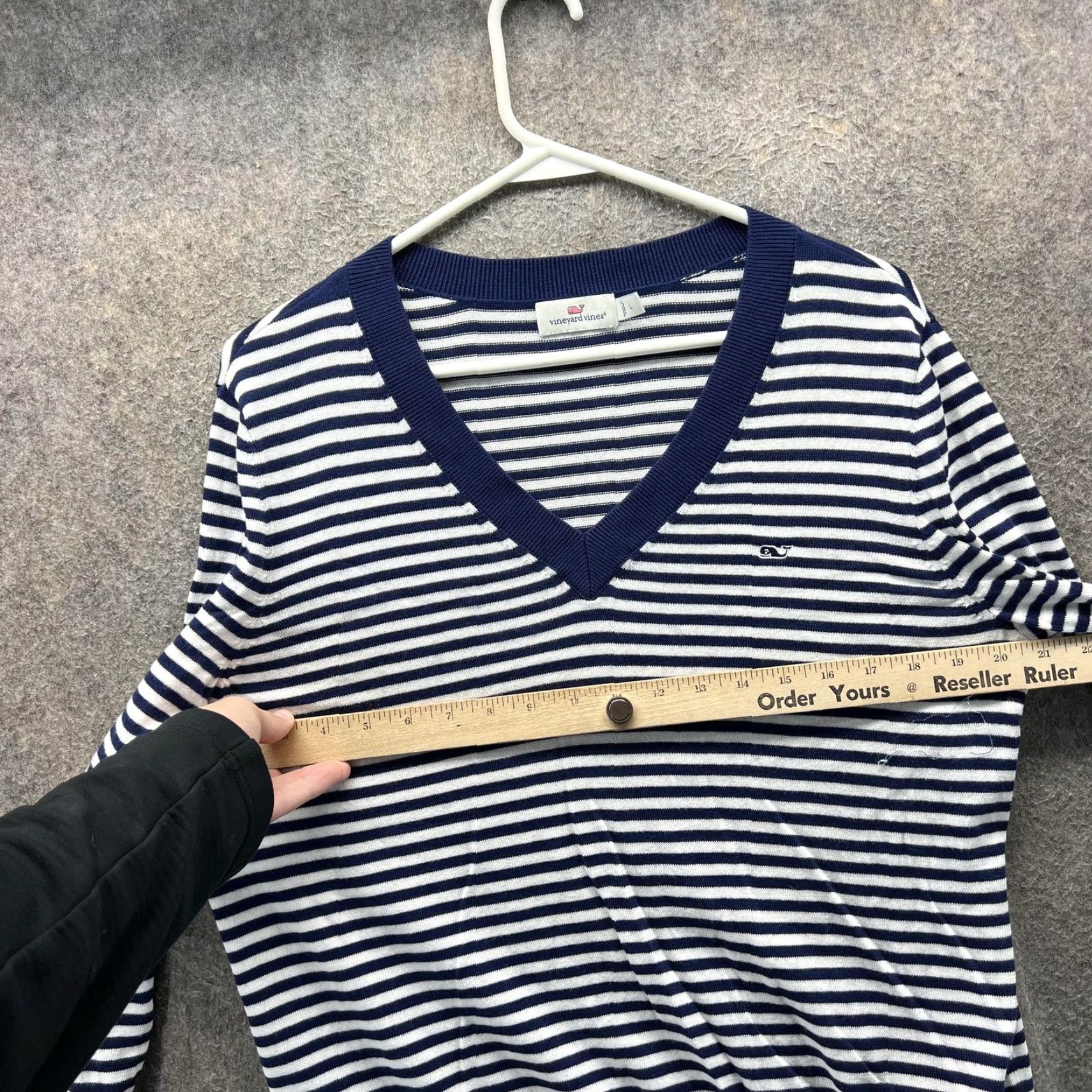 Vineyard Vines Vineyard Vines Sweater Women L Blue Striped V-Neck Knit Pullover Size L / US 10 / IT 46 - 7 Thumbnail