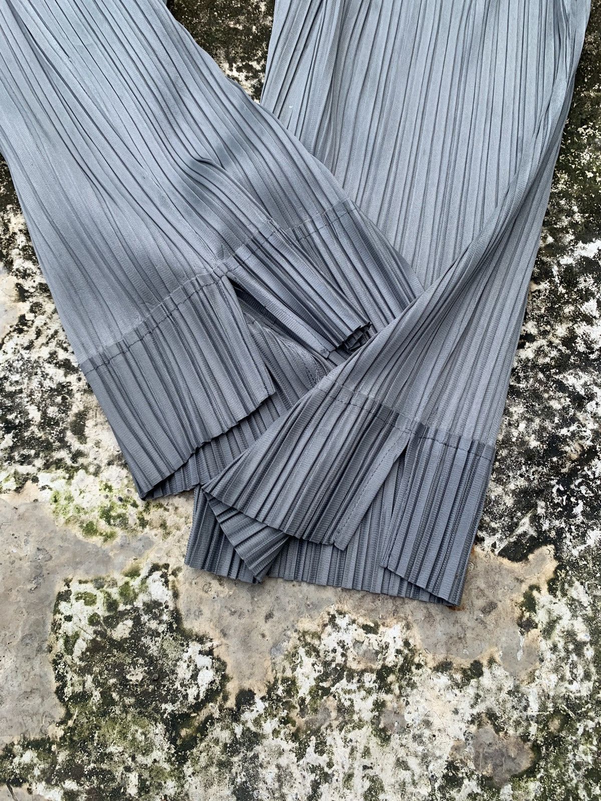 Pleats Please Issey Miyake Issey Miyake Pleated Pants Size 30" / US 8 / IT 44 - 6 Thumbnail