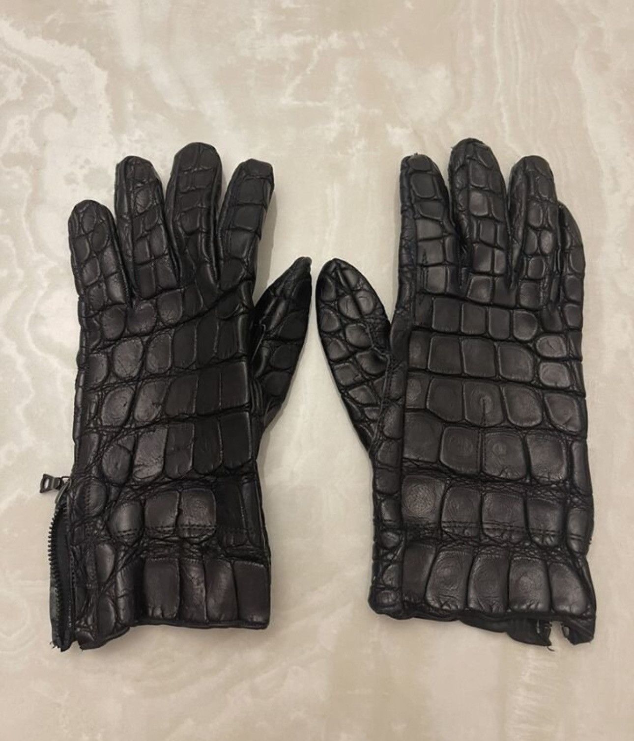 Isaac Sellam Experience Crocodile Leather Gloves by Isaac Sellam Size ONE SIZE - 3 Thumbnail