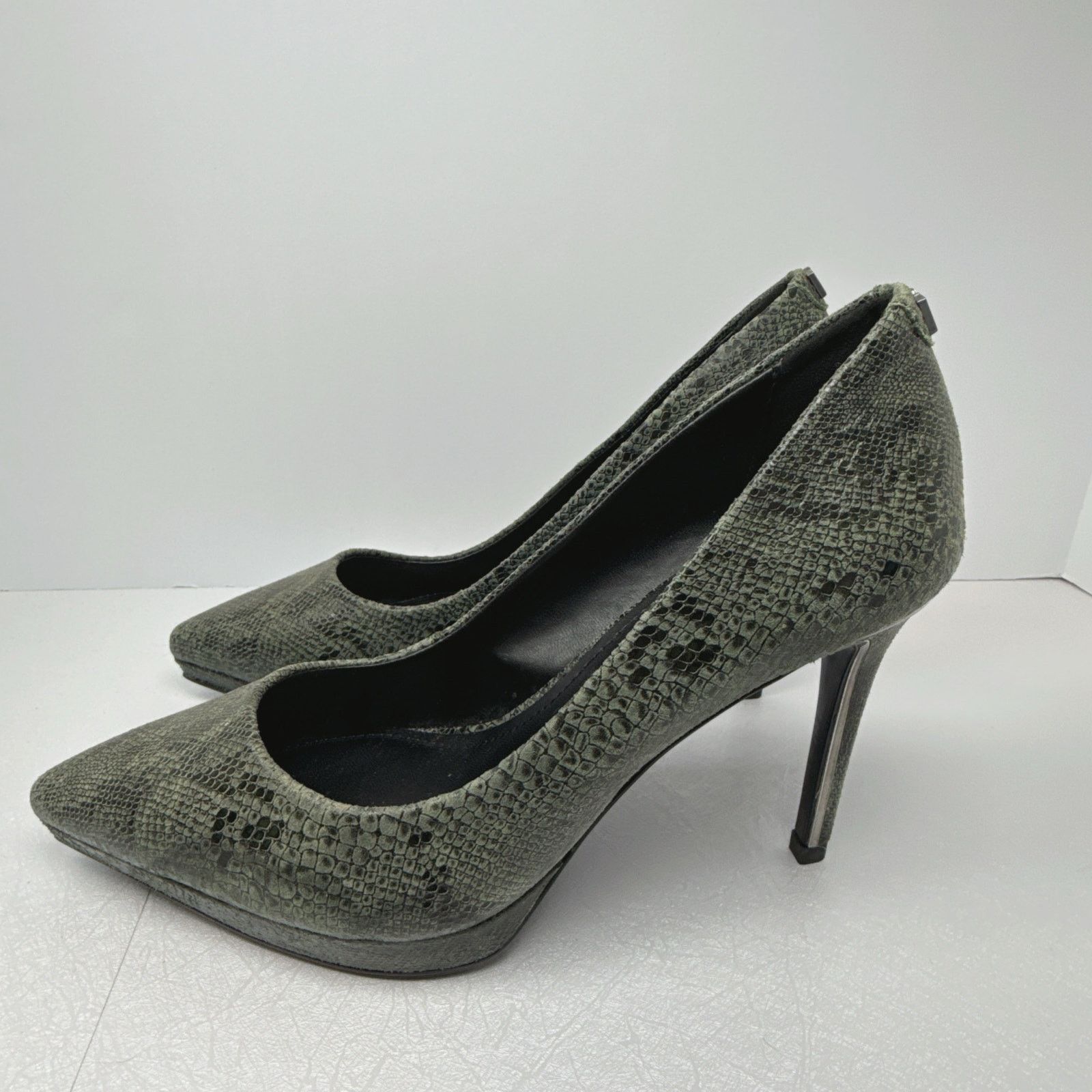 DKNY Two Tone Snake Pump Military Green 7.5